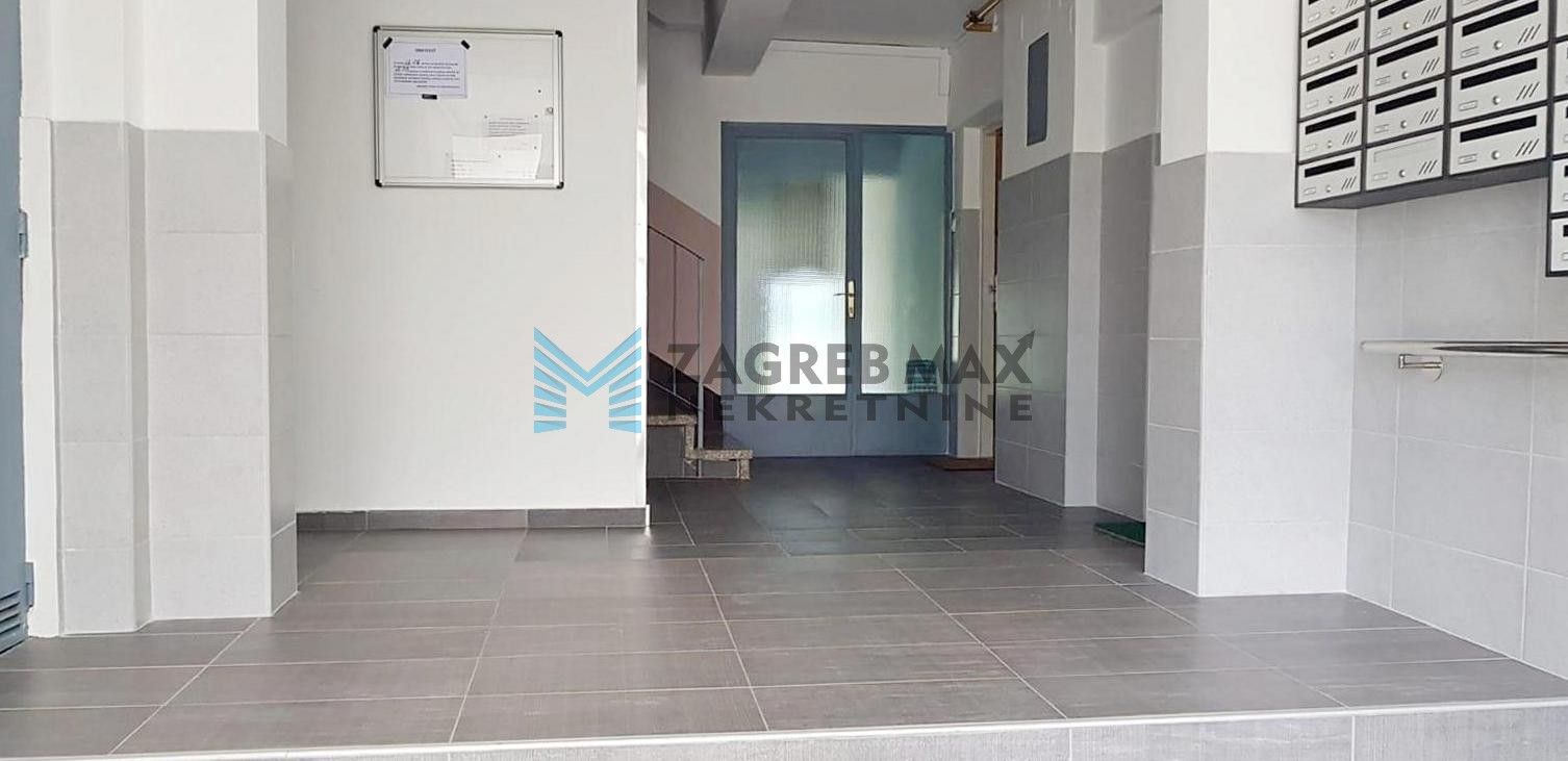 Zagreb - PREČKO - moderan 2-sobni stan, adaptiran, blizina hotela Antunović