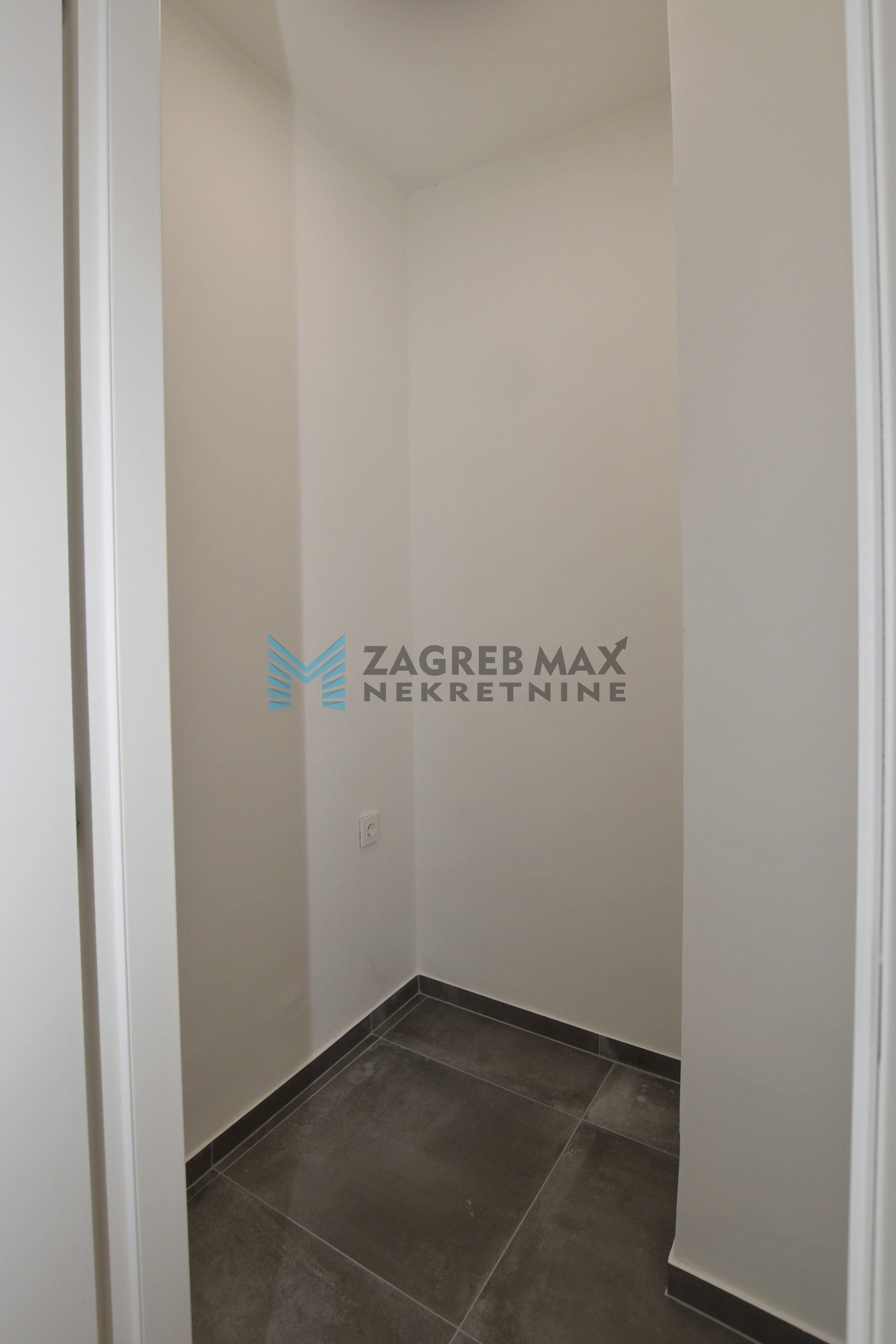 Zagreb - BOLNIČKA CESTA - 4 sobni, novo adaptiran, odmah useljiv, BEZ PROVIZIJE