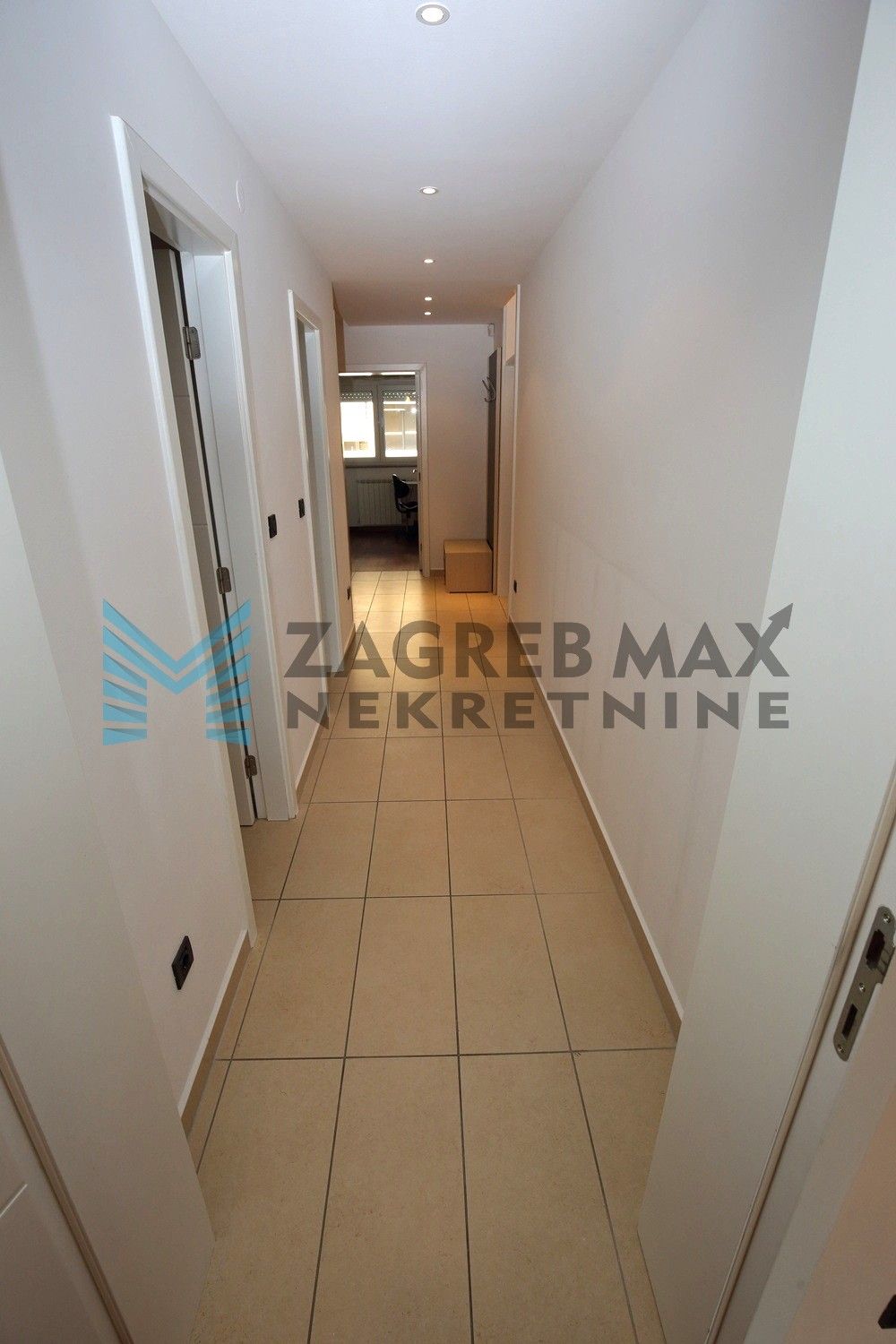 Zagreb - GORNJI BUKOVAC - moderan, 4-sob. stan, odmah useljiv, BEZ PROVIZIJE