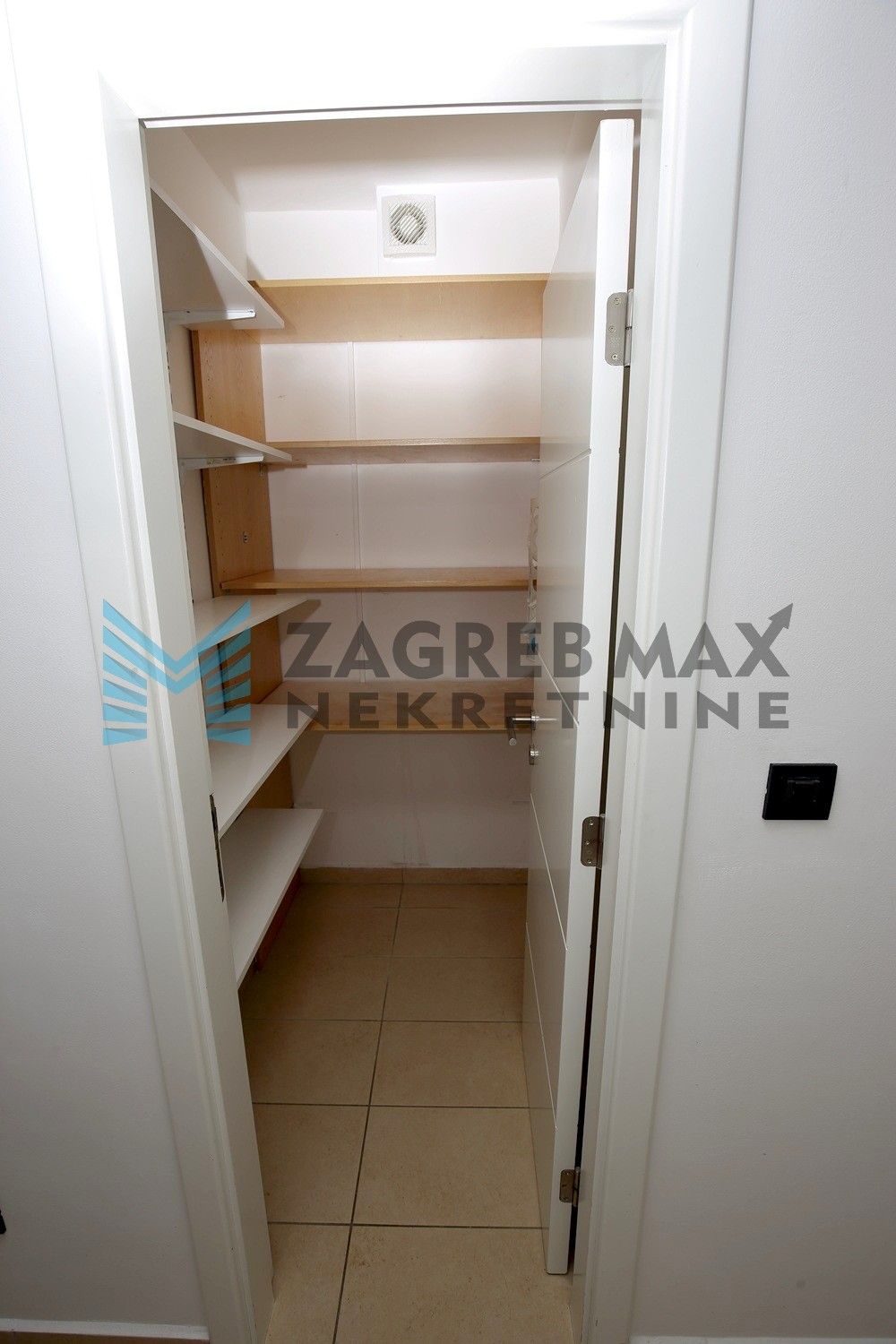 Zagreb - GORNJI BUKOVAC - moderan, 4-sob. stan, odmah useljiv, BEZ PROVIZIJE