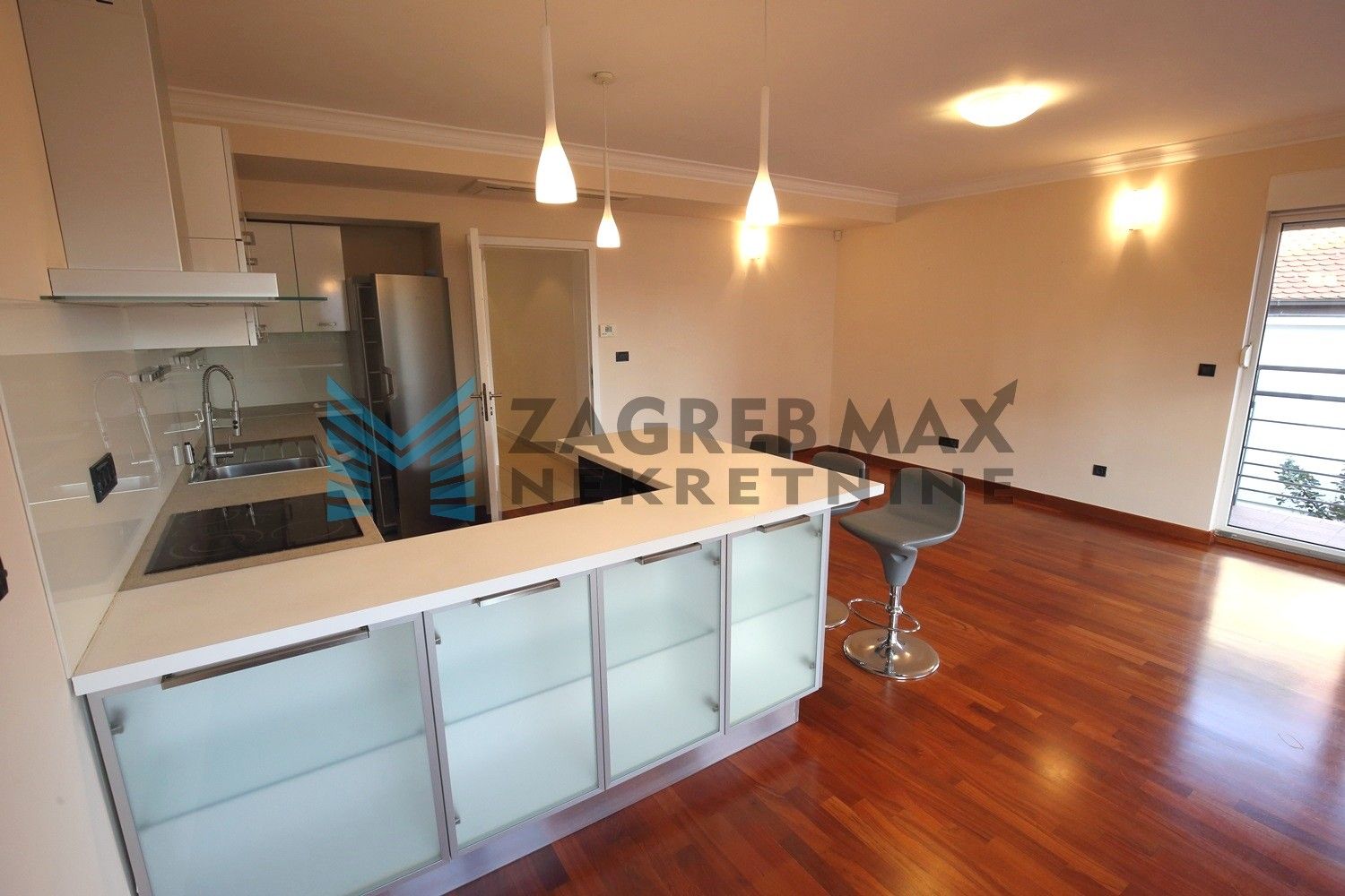 Zagreb - GORNJI BUKOVAC - moderan, 4-sob. stan, odmah useljiv, BEZ PROVIZIJE