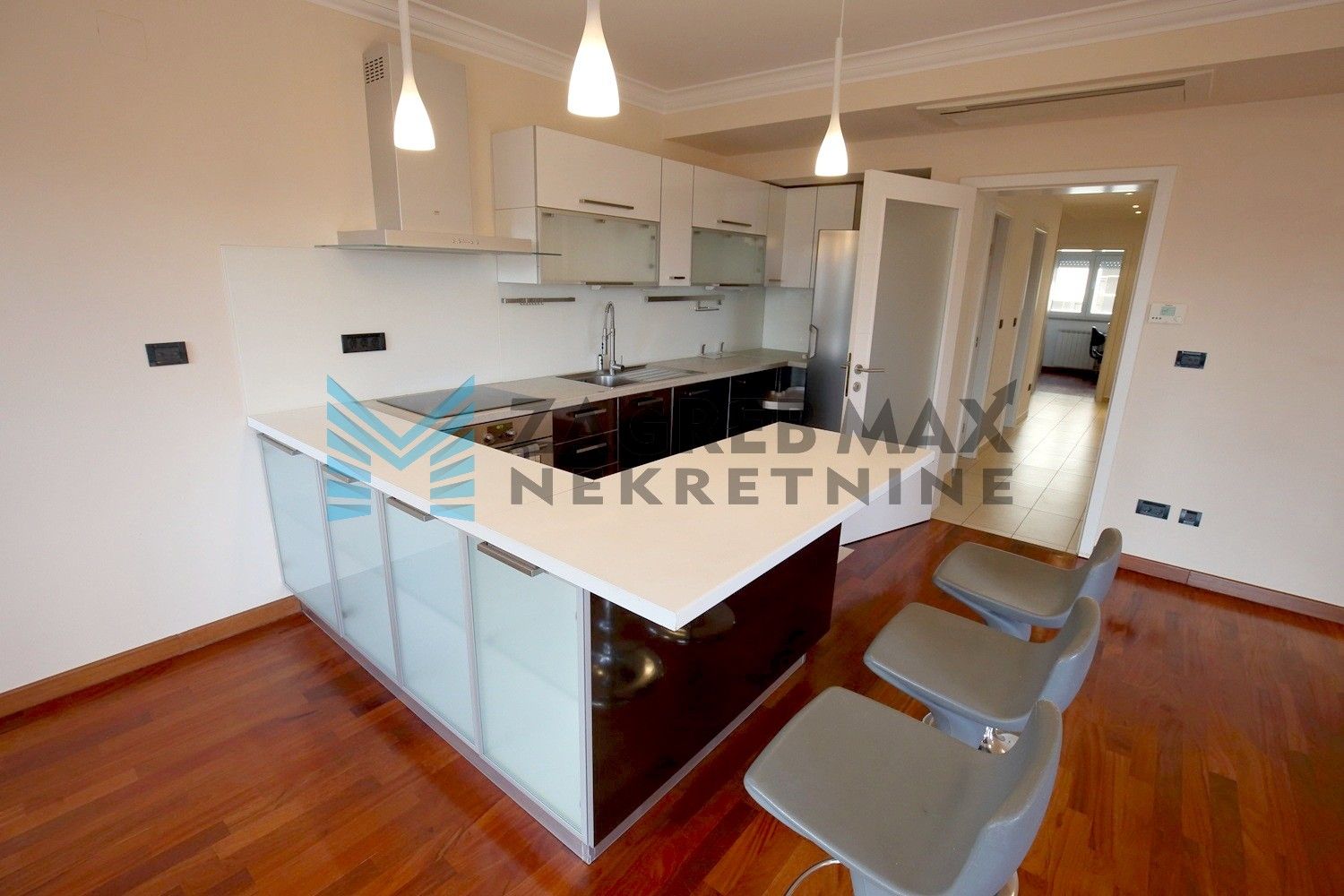 Zagreb - GORNJI BUKOVAC - moderan, 4-sob. stan, odmah useljiv, BEZ PROVIZIJE