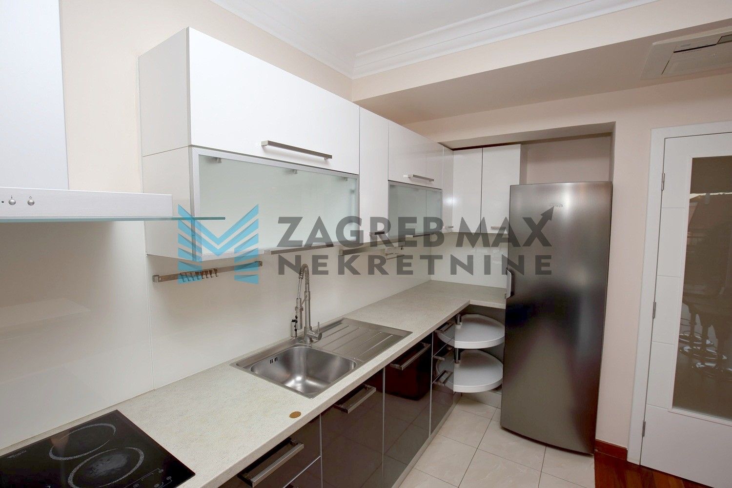 Zagreb - GORNJI BUKOVAC - moderan, 4-sob. stan, odmah useljiv, BEZ PROVIZIJE