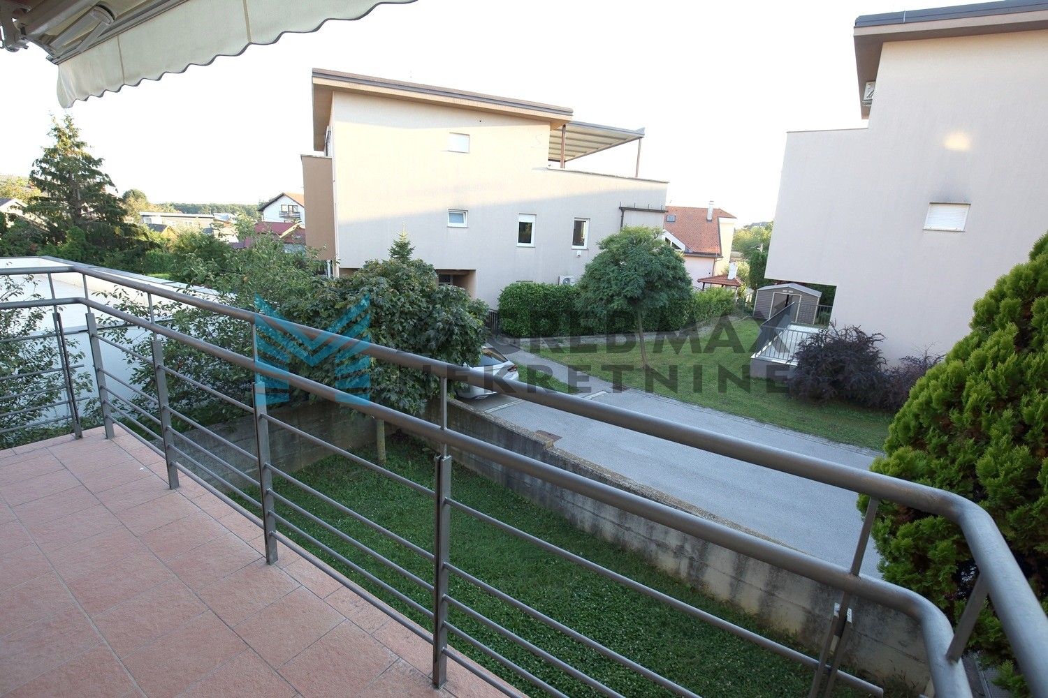 Zagreb - GORNJI BUKOVAC - moderan, 4-sob. stan, odmah useljiv, BEZ PROVIZIJE