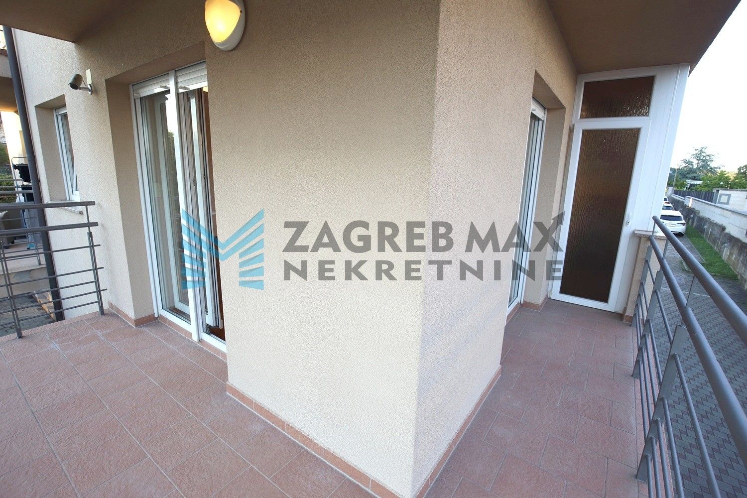 Zagreb - GORNJI BUKOVAC - moderan, 4-sob. stan, odmah useljiv, BEZ PROVIZIJE