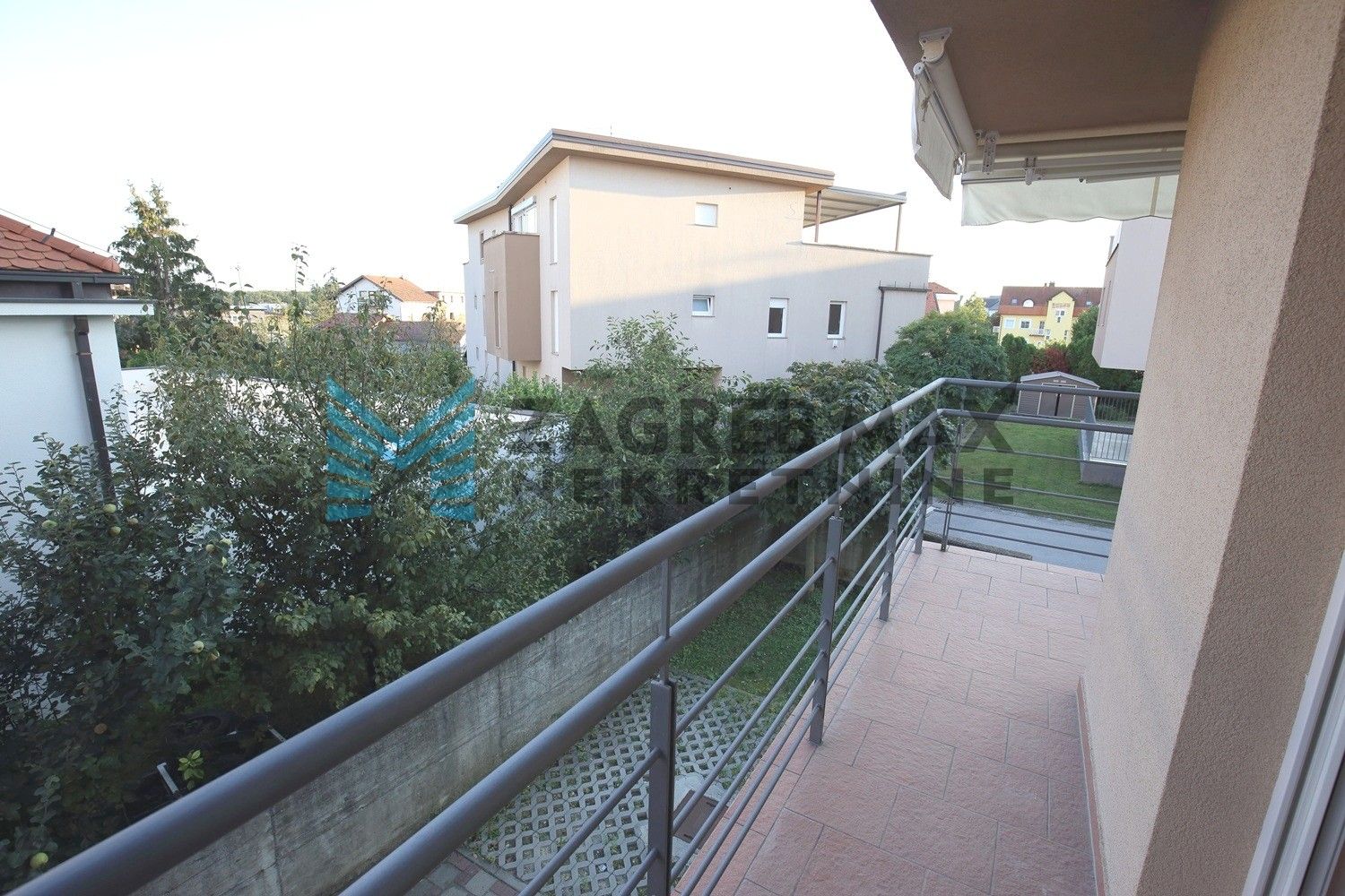 Zagreb - GORNJI BUKOVAC - moderan, 4-sob. stan, odmah useljiv, BEZ PROVIZIJE