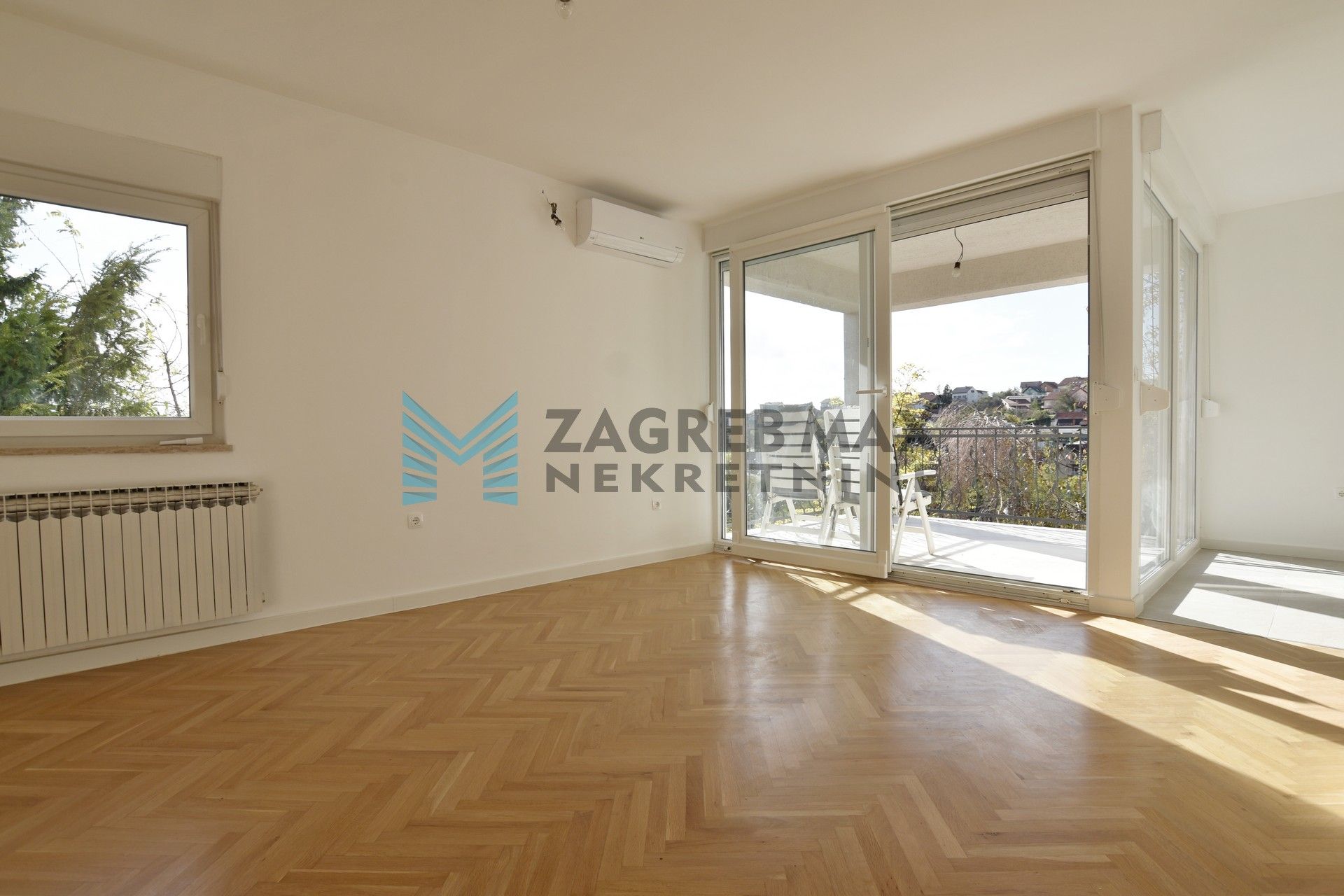 Zagreb - MIKULIĆI - prostran, 4-sobni stan, odmah useljiv, bez provizije