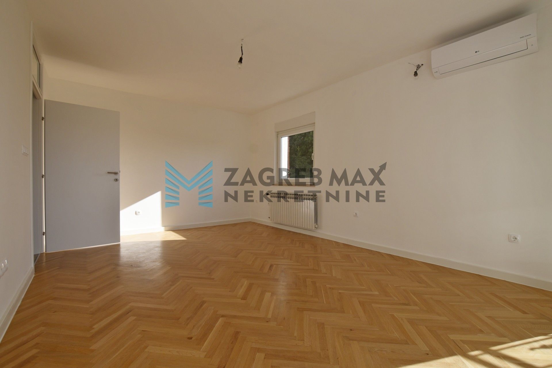 Zagreb - MIKULIĆI - prostran, 4-sobni stan, odmah useljiv, bez provizije