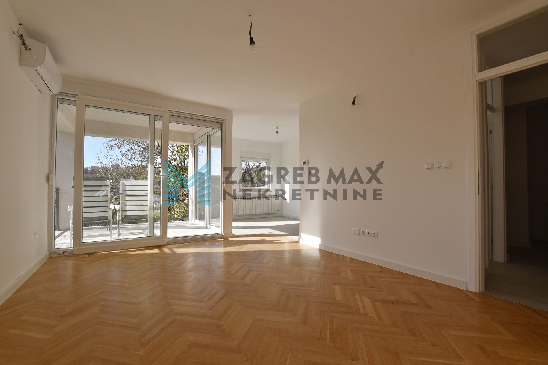 Zagreb - MIKULIĆI - prostran, 4-sobni stan, odmah useljiv, bez provizije