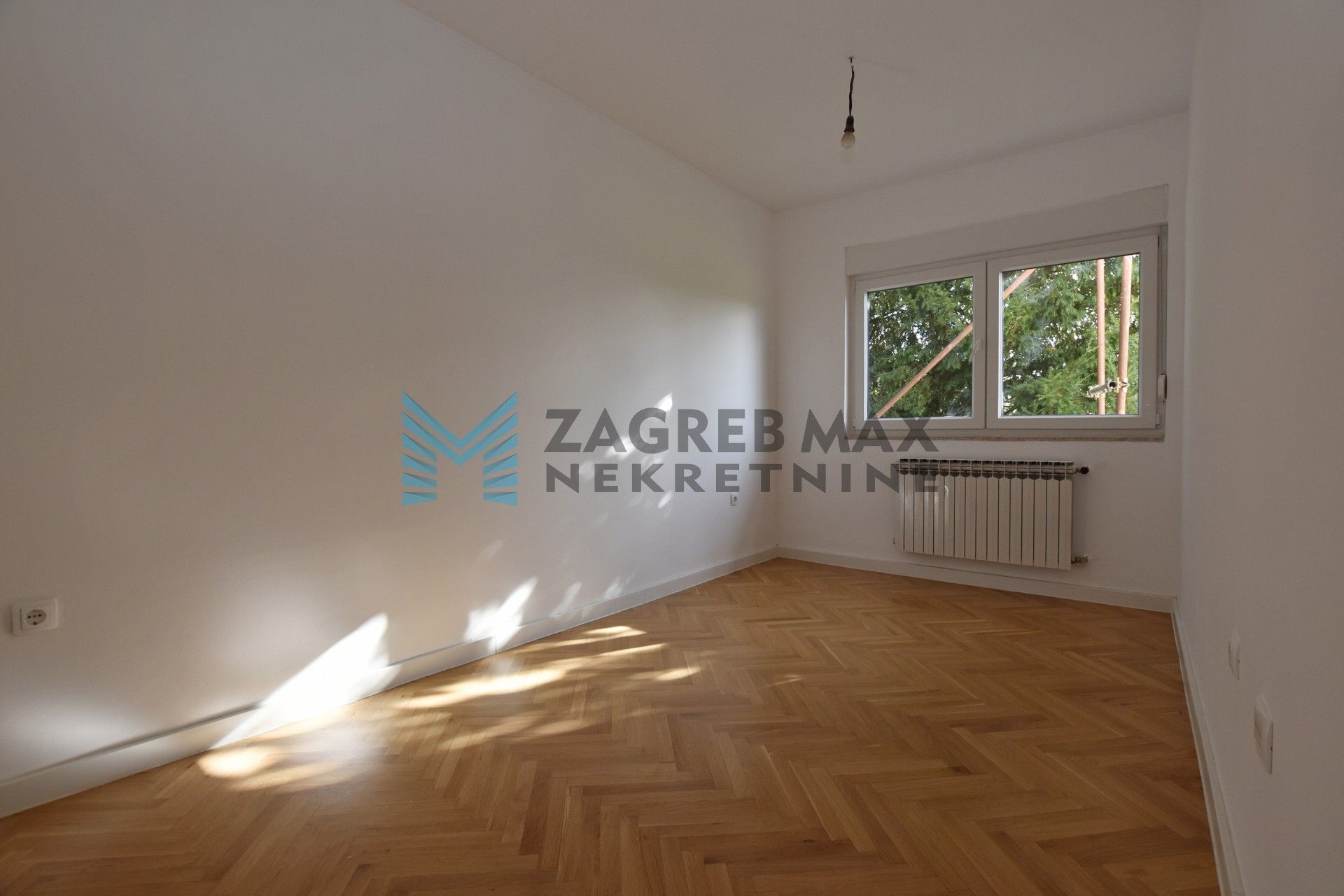 Zagreb - MIKULIĆI - prostran, 4-sobni stan, odmah useljiv, bez provizije