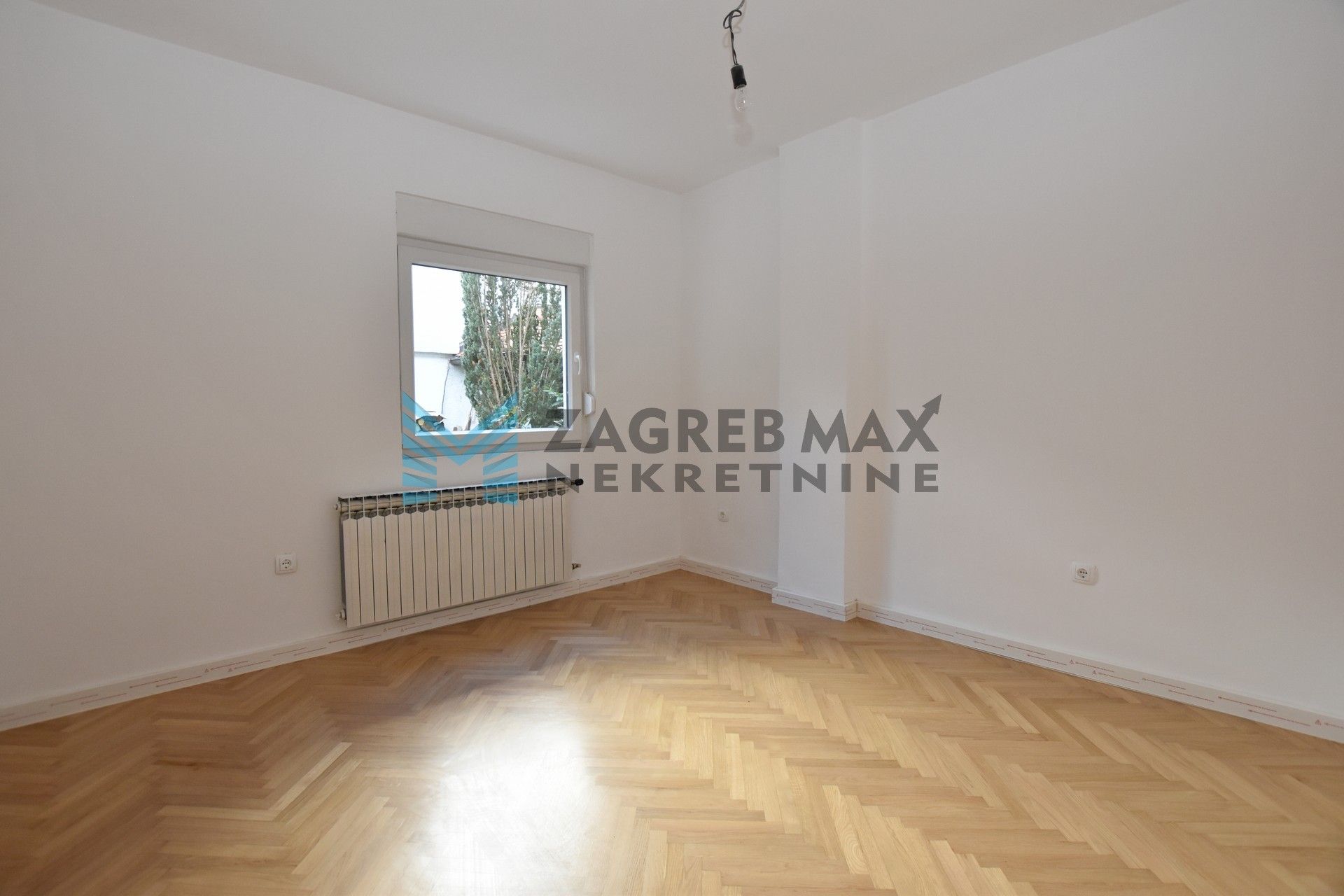 Zagreb - MIKULIĆI - prostran, 4-sobni stan, odmah useljiv, bez provizije