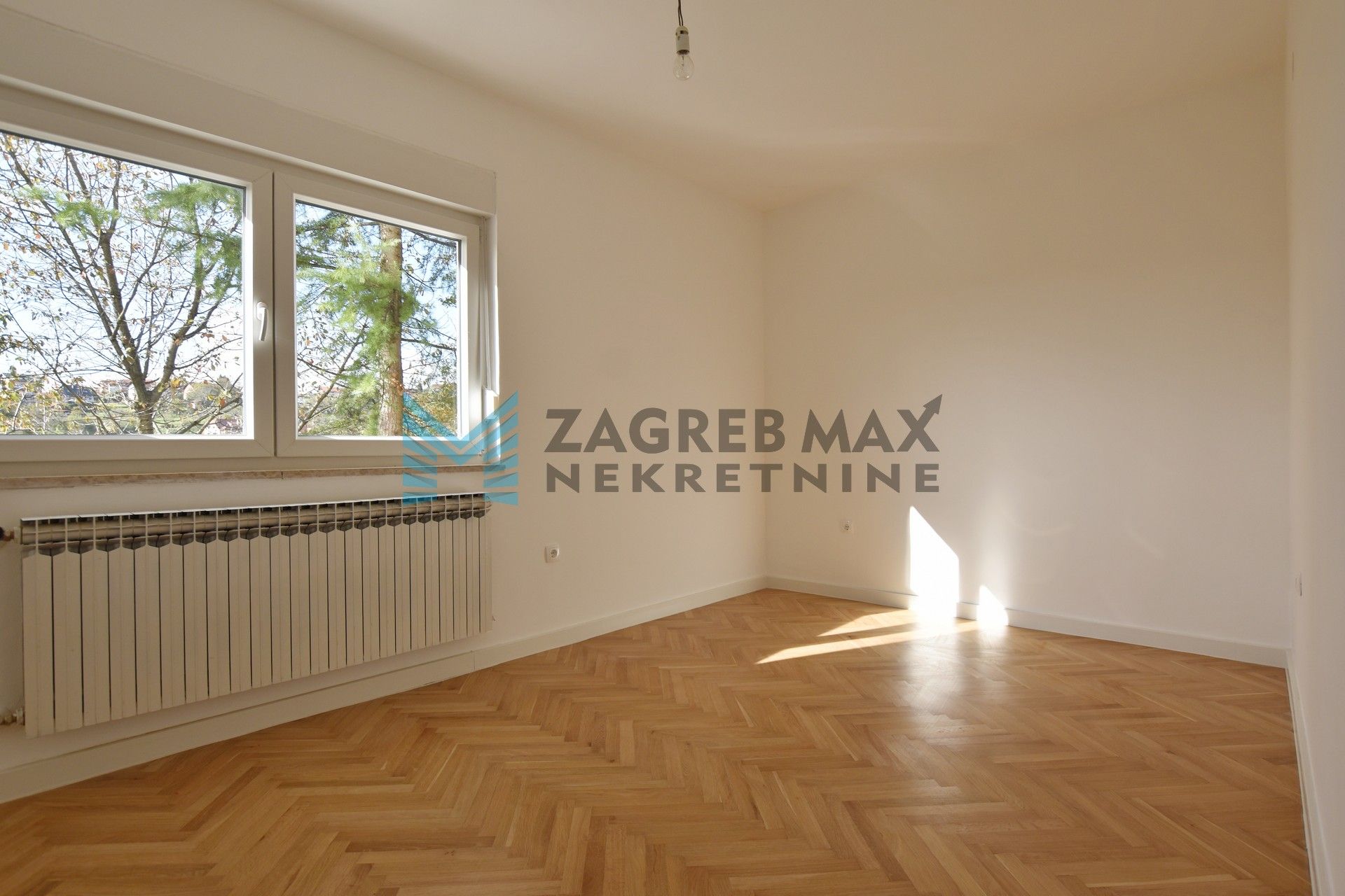 Zagreb - MIKULIĆI - prostran, 4-sobni stan, odmah useljiv, bez provizije