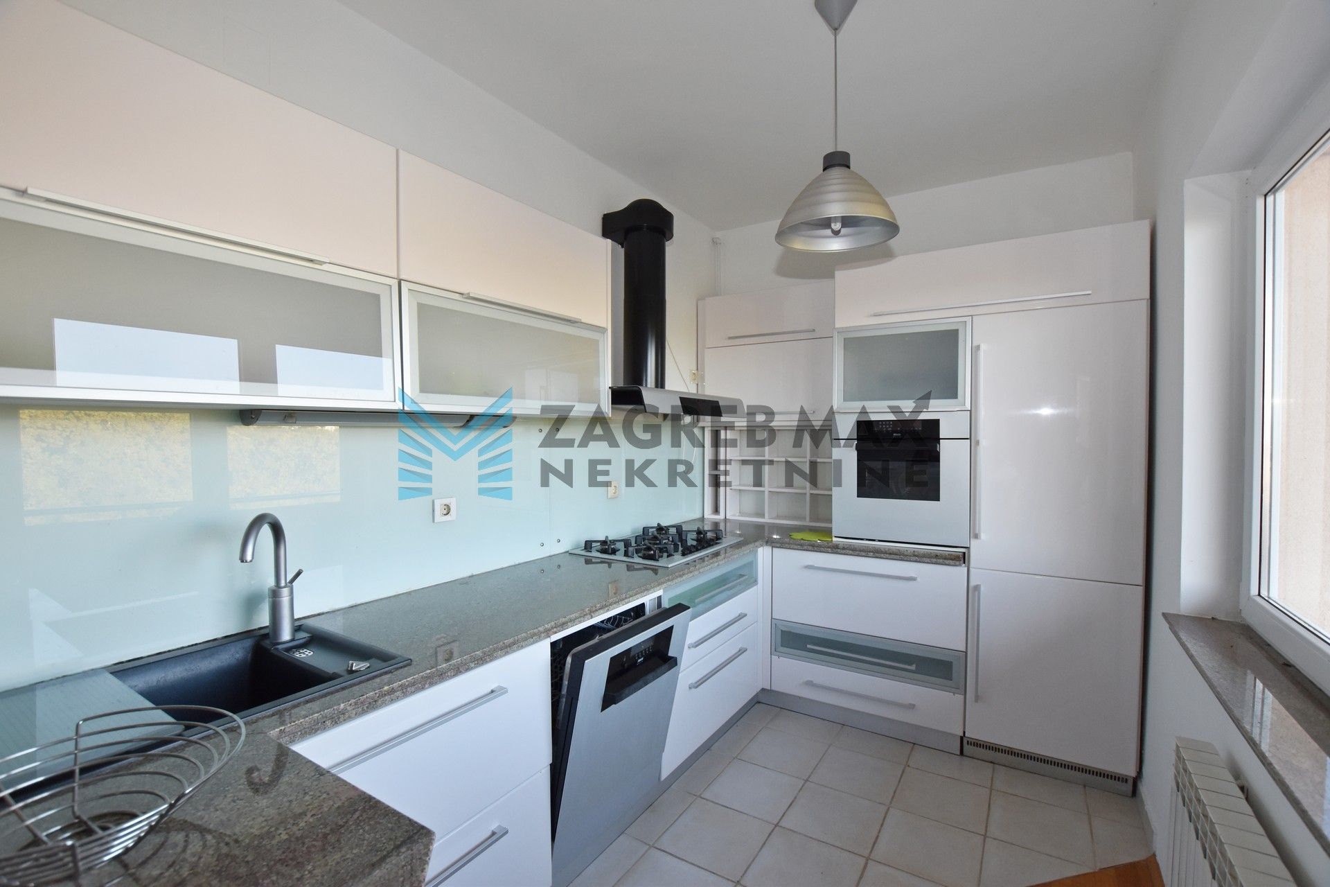 Zagreb - BUKOVAC - odličan 3-sobni, s pogledom, odmah useljiv, bez provizije