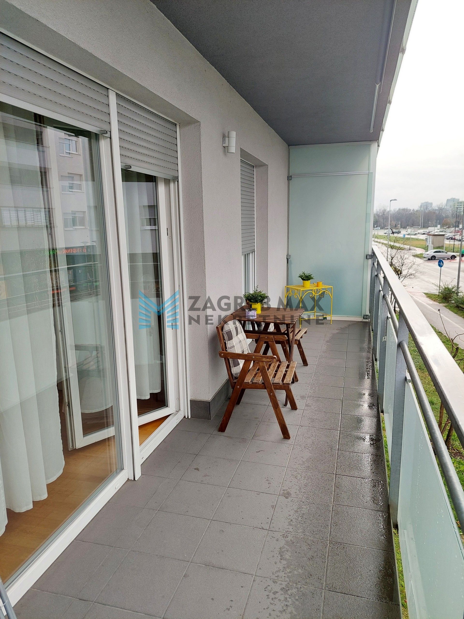 Zagreb - ZAPRUĐE - prostran 2-sobni, odmah useljiv, blizina Bundeka