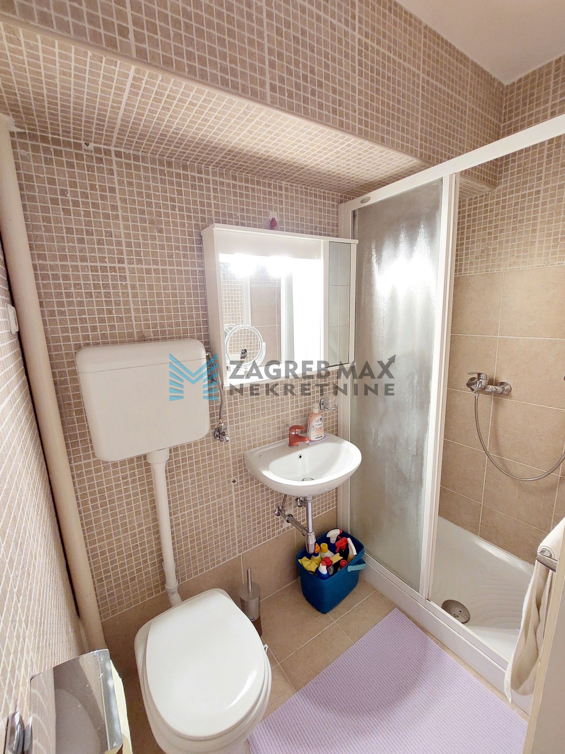 Zagreb - SAVICA - Gruška neboder – komforan, 2-sobni, lođa, odmah useljiv