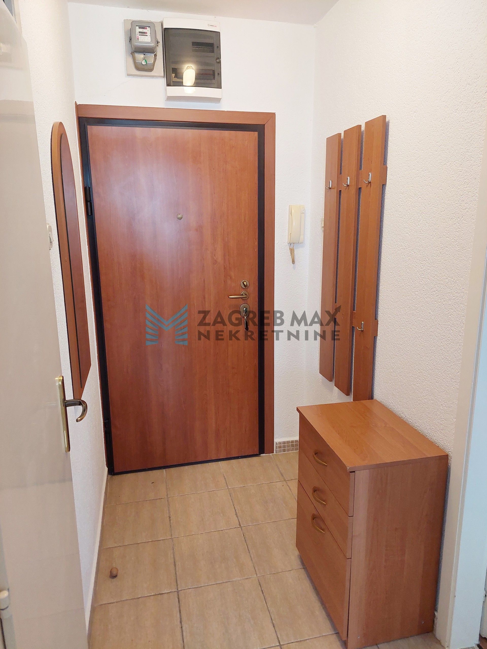 Zagreb - SAVICA - Gruška neboder – komforan, 2-sobni, lođa, odmah useljiv