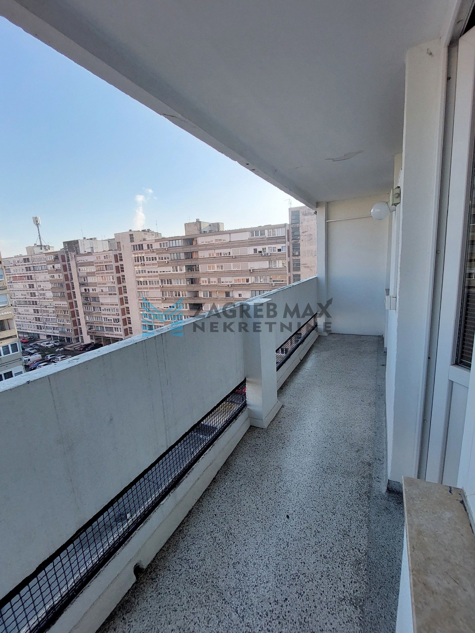 Zagreb - SAVICA - Gruška neboder – komforan, 2-sobni, lođa, odmah useljiv