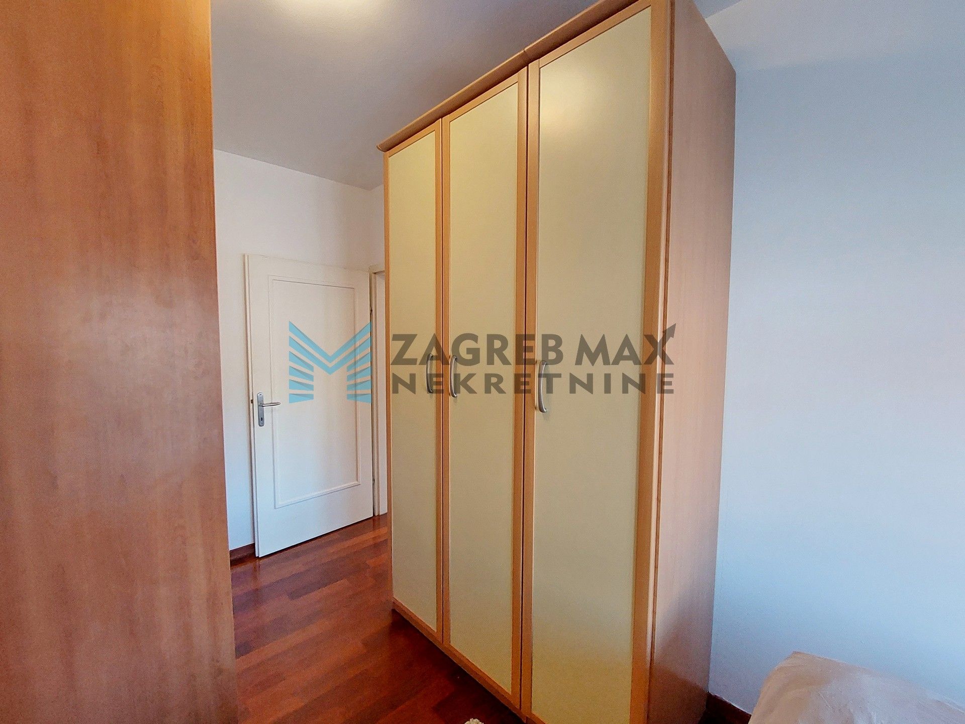 Zagreb - GORNJI BUKOVAC - prostran 2-sobni, odmah useljiv, BEZ PROVIZIJE