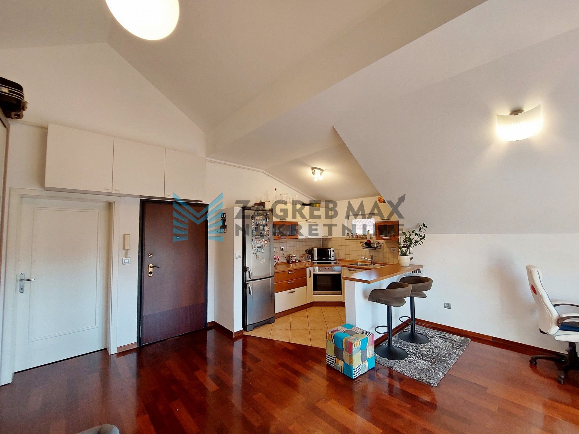 Zagreb - GORNJI BUKOVAC - prostran 2-sobni, odmah useljiv, BEZ PROVIZIJE