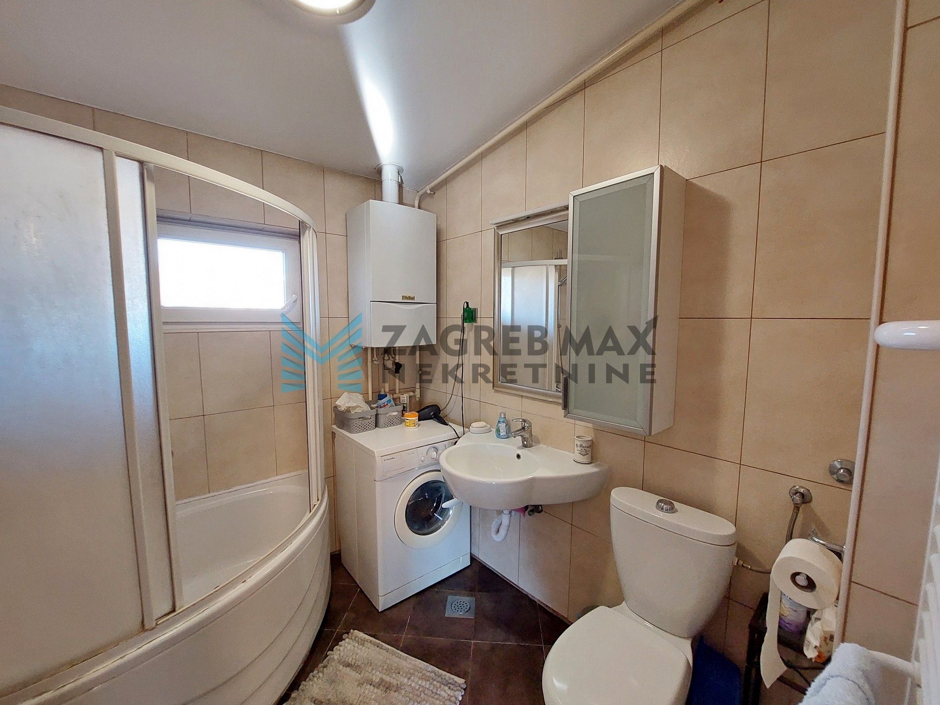 Zagreb - GORNJI BUKOVAC - prostran 2-sobni, odmah useljiv, BEZ PROVIZIJE