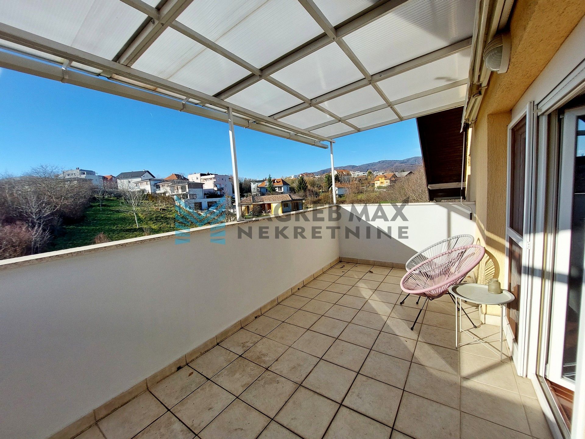 Zagreb - GORNJI BUKOVAC - prostran 2-sobni, odmah useljiv, BEZ PROVIZIJE