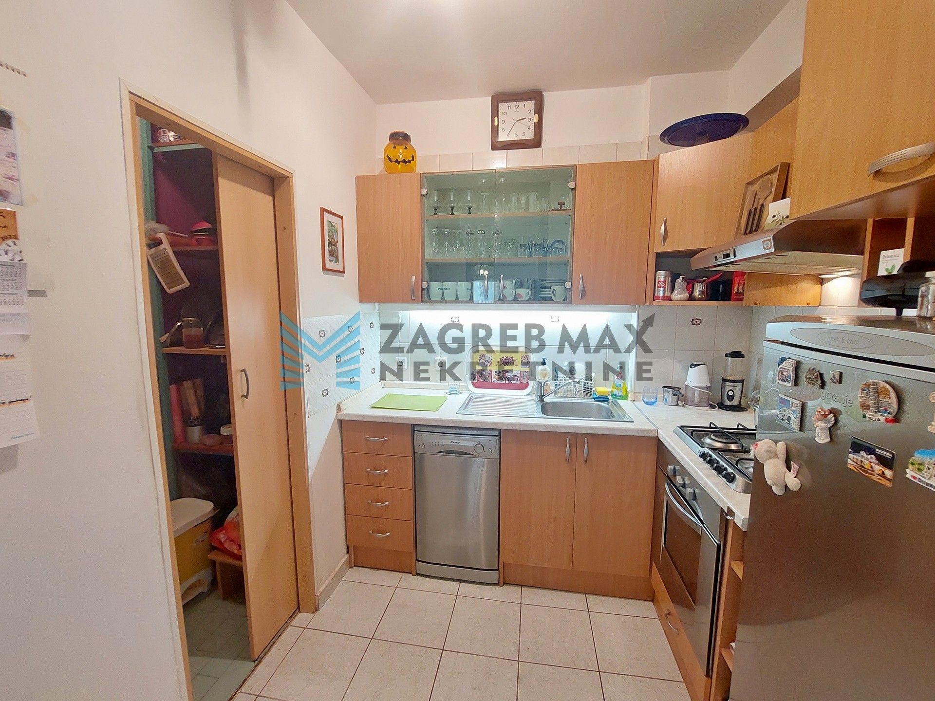 Zagreb - BUKOVAČKA - Gajščak - 3-sobni, održavan, terasa, parking