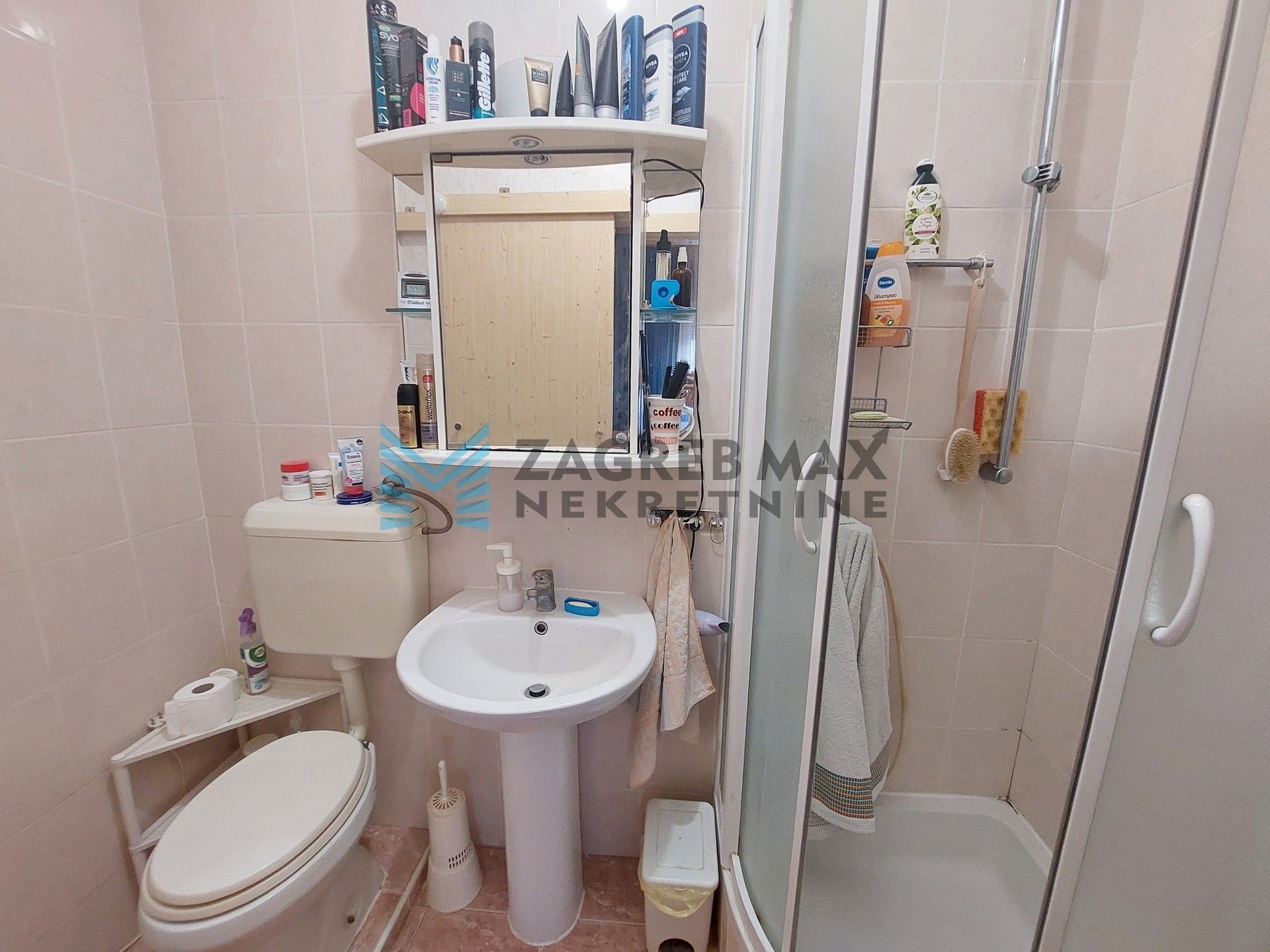 Zagreb - BUKOVAČKA - Gajščak - 3-sobni, održavan, terasa, parking