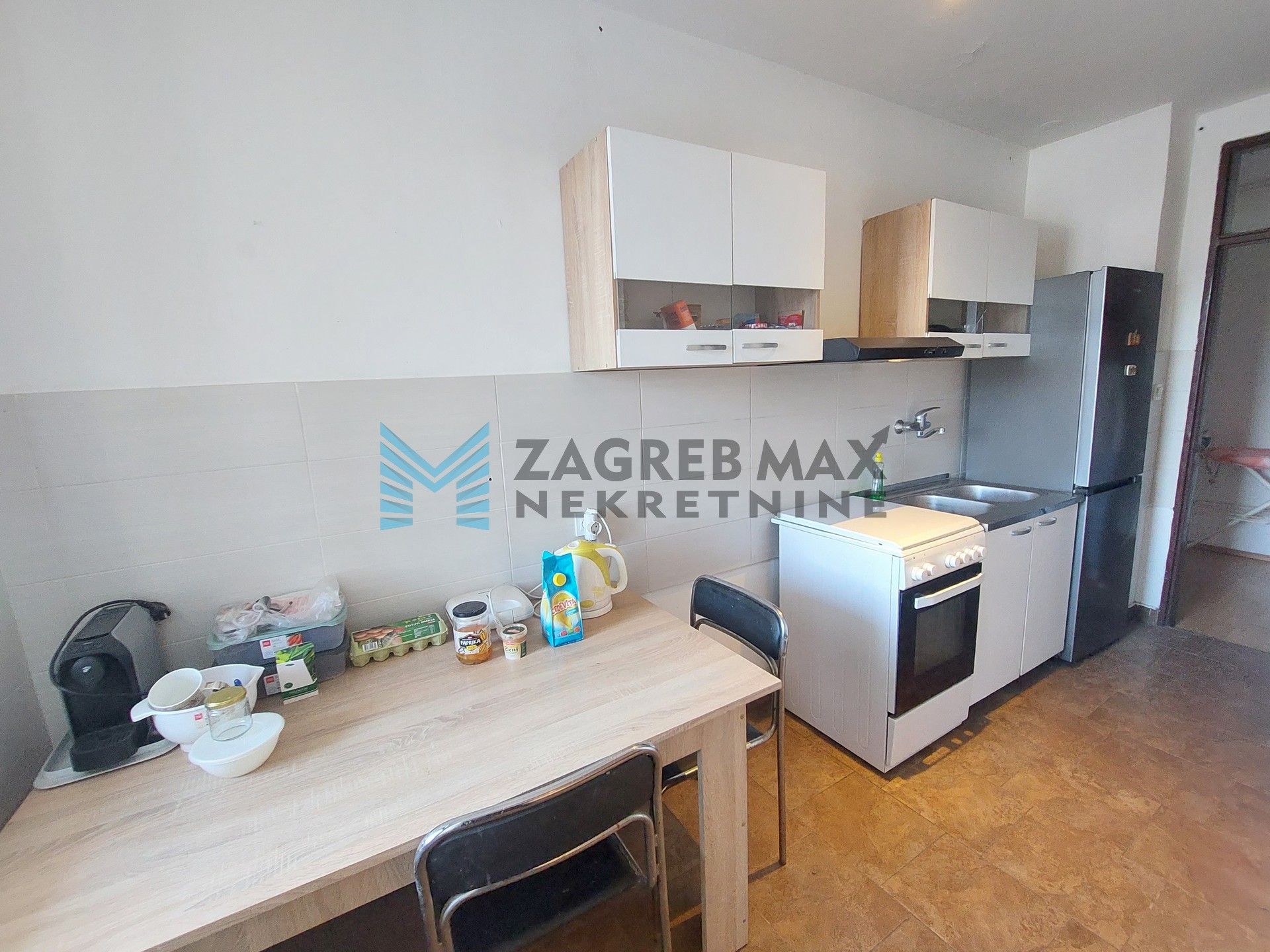 Zagreb - ŠPANSKO - S.Batušića - prostran, 3-sobni, lođa