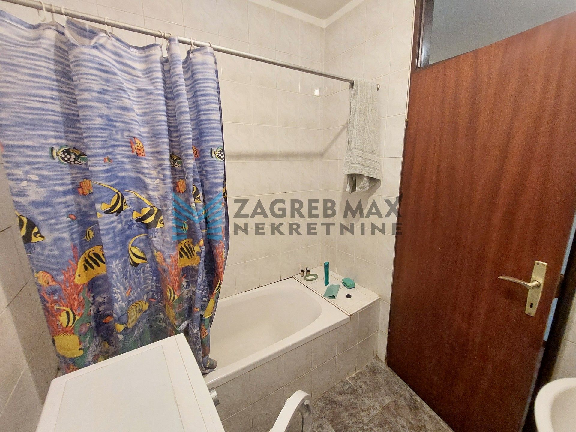 Zagreb - ŠPANSKO - S.Batušića - prostran, 3-sobni, lođa