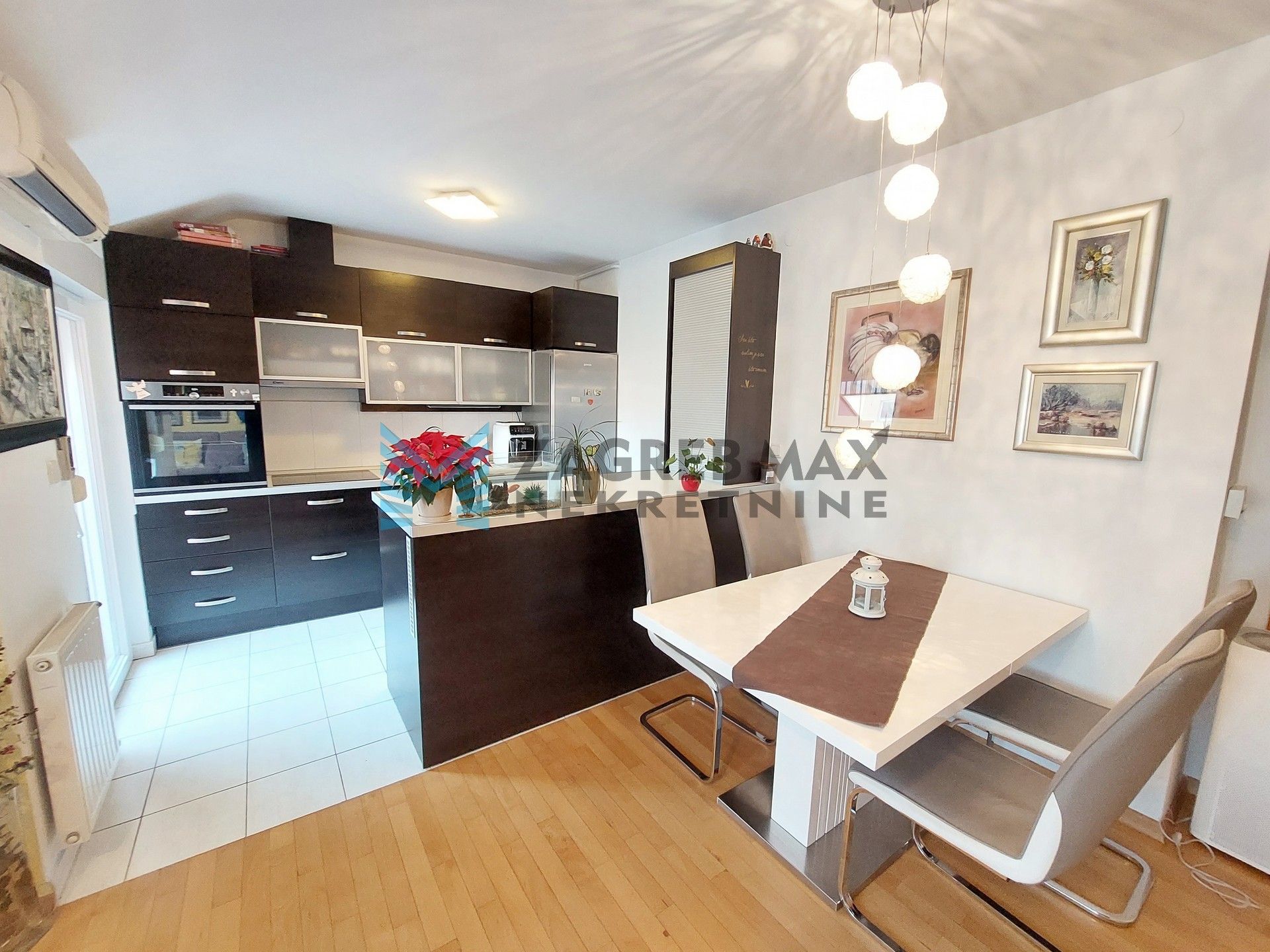 Zagreb - ZAPREŠIĆ - Tržna - prostran, 3-sobni, parking, 2 balkona