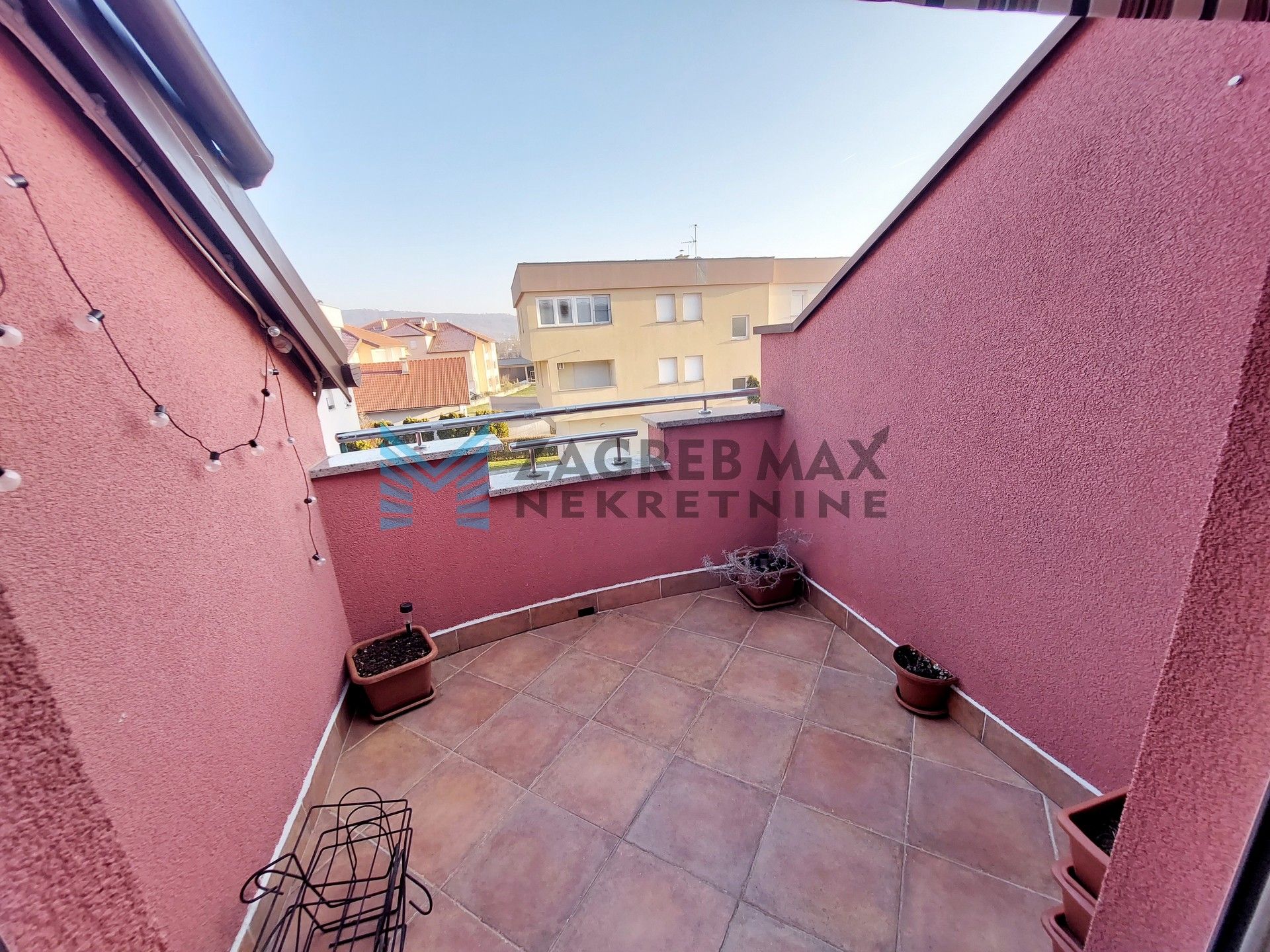 Zagreb - ZAPREŠIĆ - Tržna - prostran, 3-sobni, parking, 2 balkona