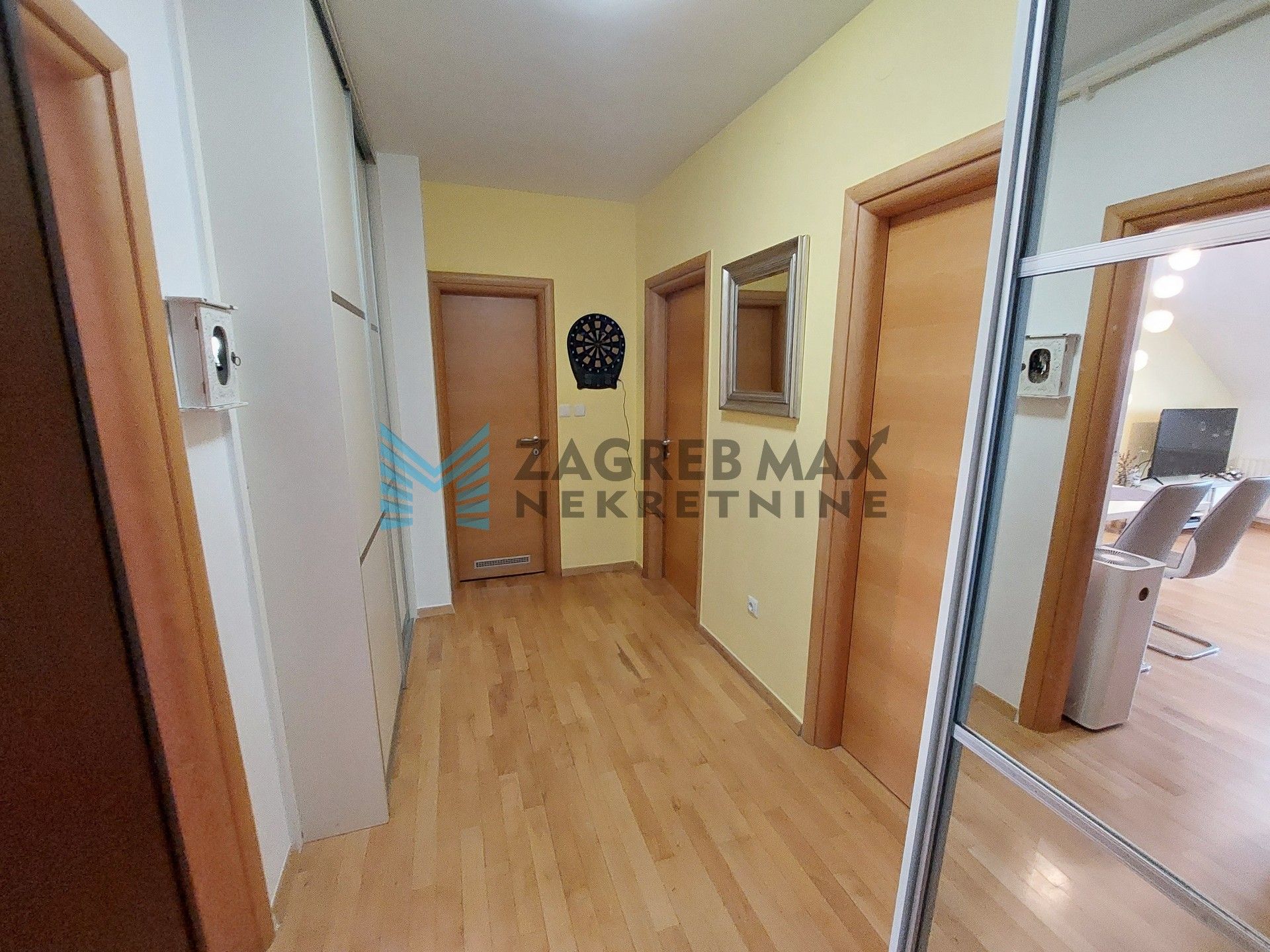 Zagreb - ZAPREŠIĆ - Tržna - prostran, 3-sobni, parking, 2 balkona