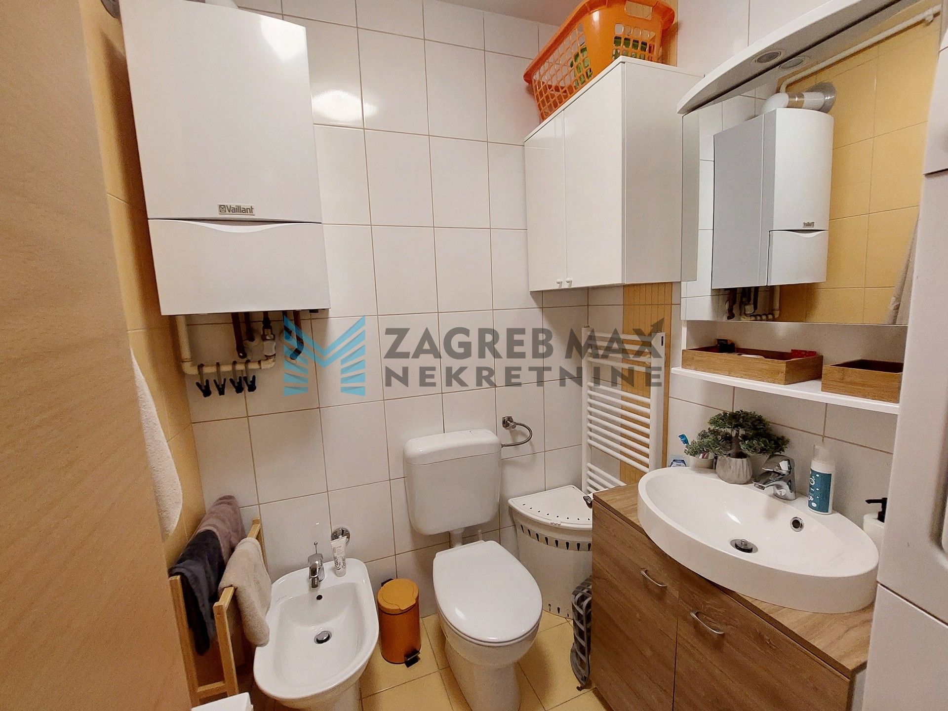 Zagreb - ZAPREŠIĆ - Tržna - prostran, 3-sobni, parking, 2 balkona