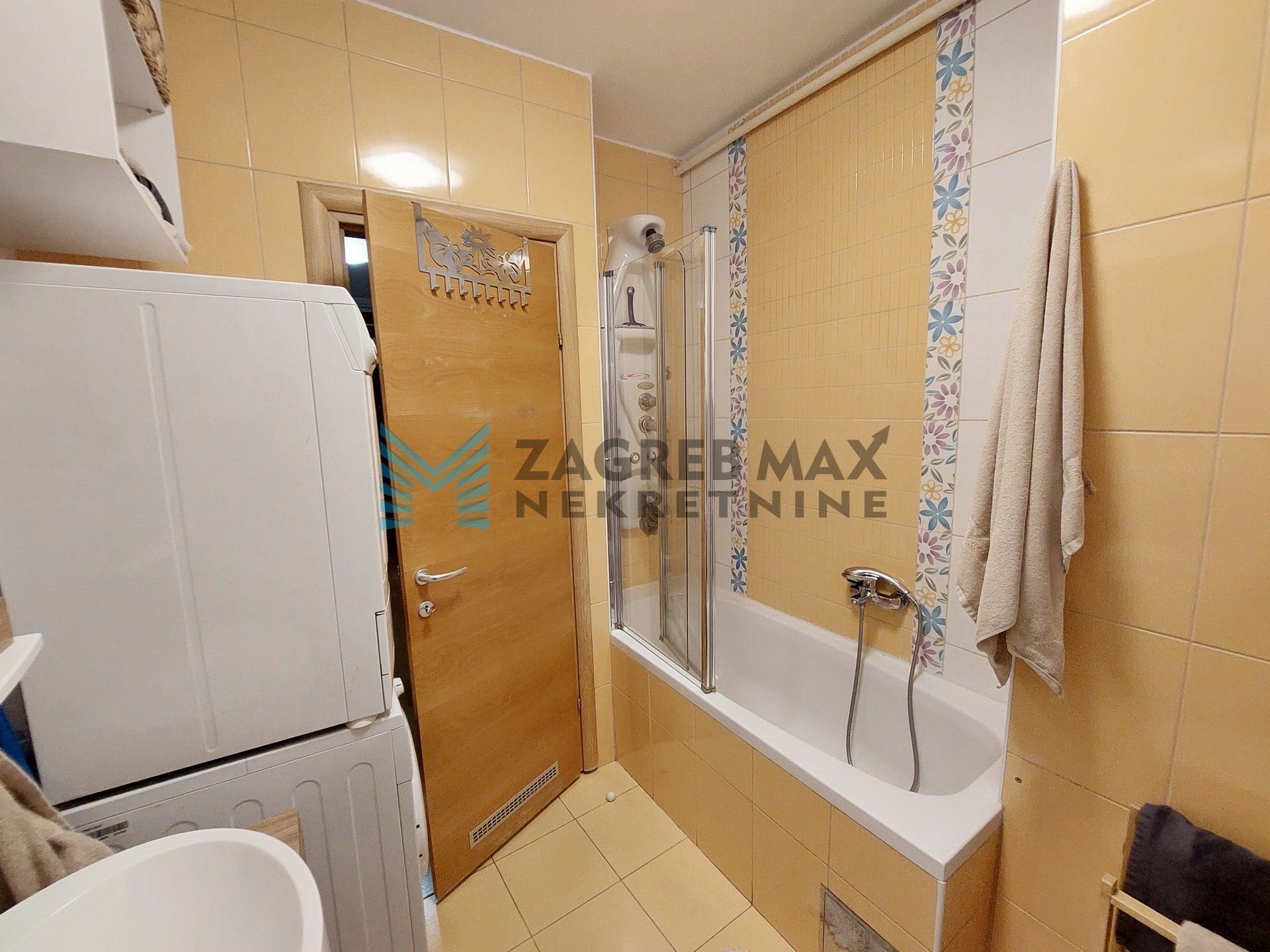 Zagreb - ZAPREŠIĆ - Tržna - prostran, 3-sobni, parking, 2 balkona