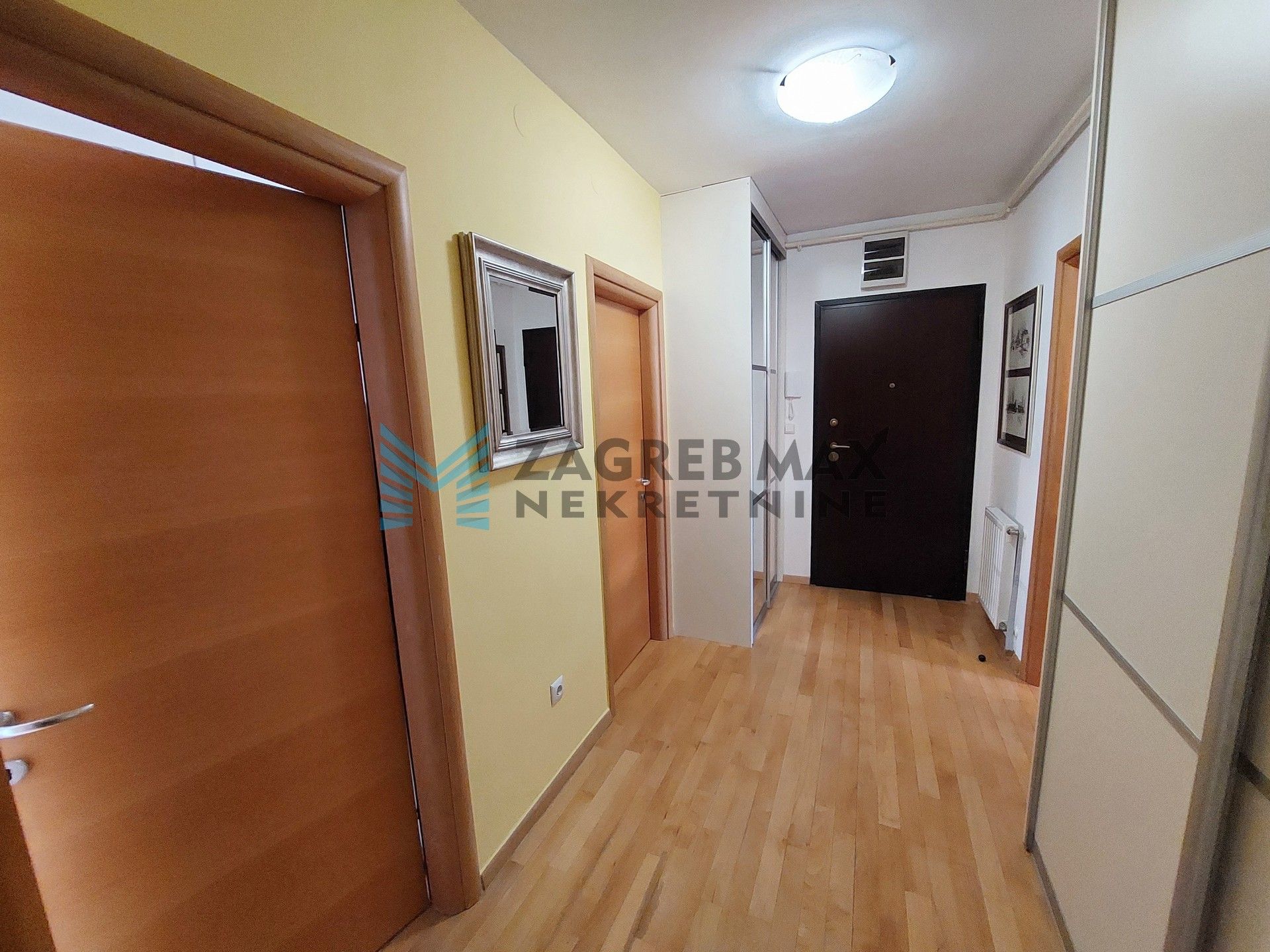 Zagreb - ZAPREŠIĆ - Tržna - prostran, 3-sobni, parking, 2 balkona