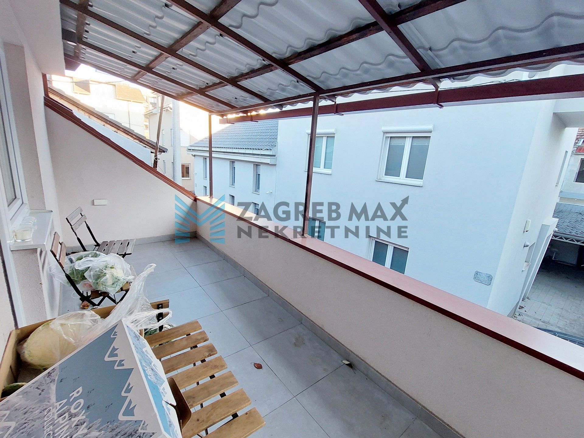 Zagreb - TREŠNJEVKA - Lovranska - garsonijera, novo adaptiran, parking