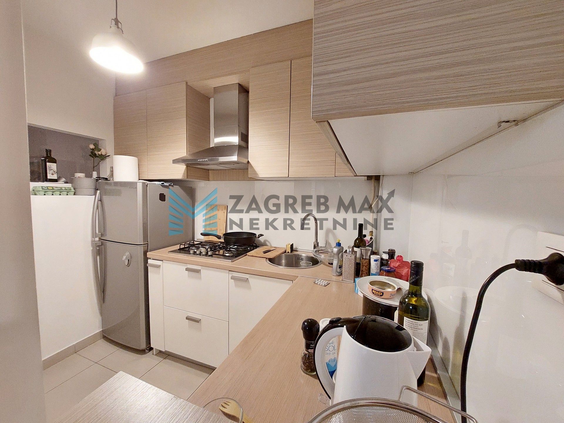 Zagreb - RAVNICE - Albrechtova - 3-sobni, prostran, balkon, mirno okruženje