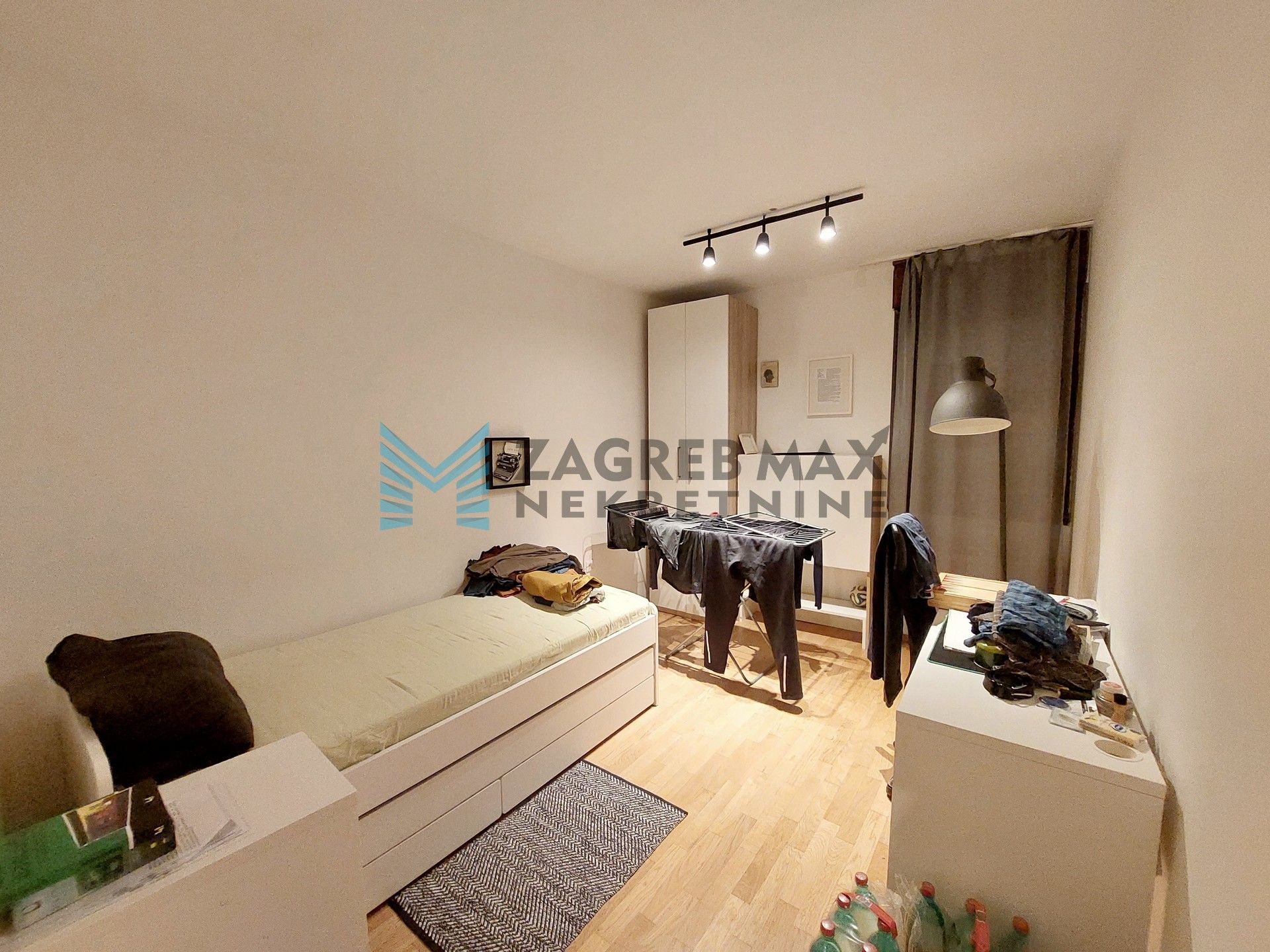 Zagreb - RAVNICE - Albrechtova - 3-sobni, prostran, balkon, mirno okruženje