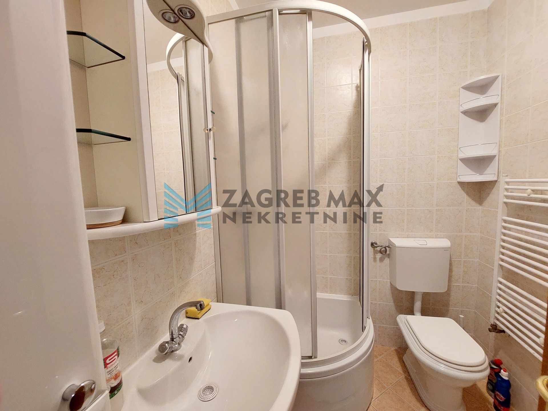 Zagreb - TREŠNJEVKA - Stubička - 2-sobni, funkcionalan, parking, odmah useljiv