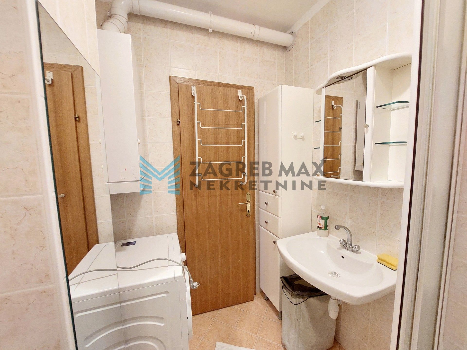 Zagreb - TREŠNJEVKA - Stubička - 2-sobni, funkcionalan, parking, odmah useljiv