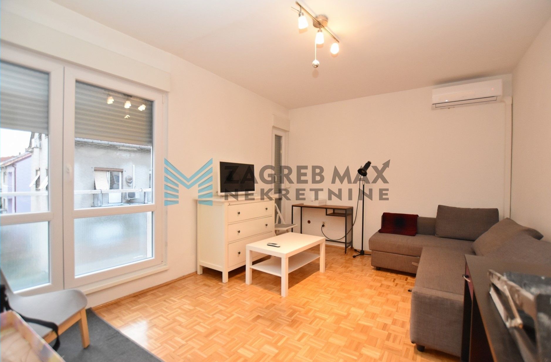 Zagreb - TREŠNJEVKA - Nehajska, odmah useljiv, zgrada s liftom