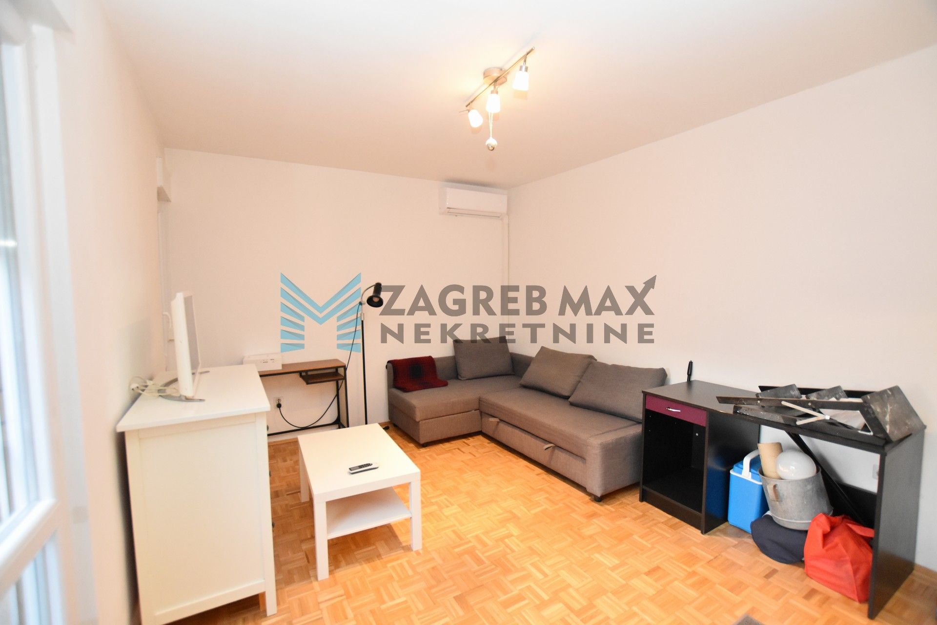 Zagreb - TREŠNJEVKA - Nehajska, odmah useljiv, zgrada s liftom