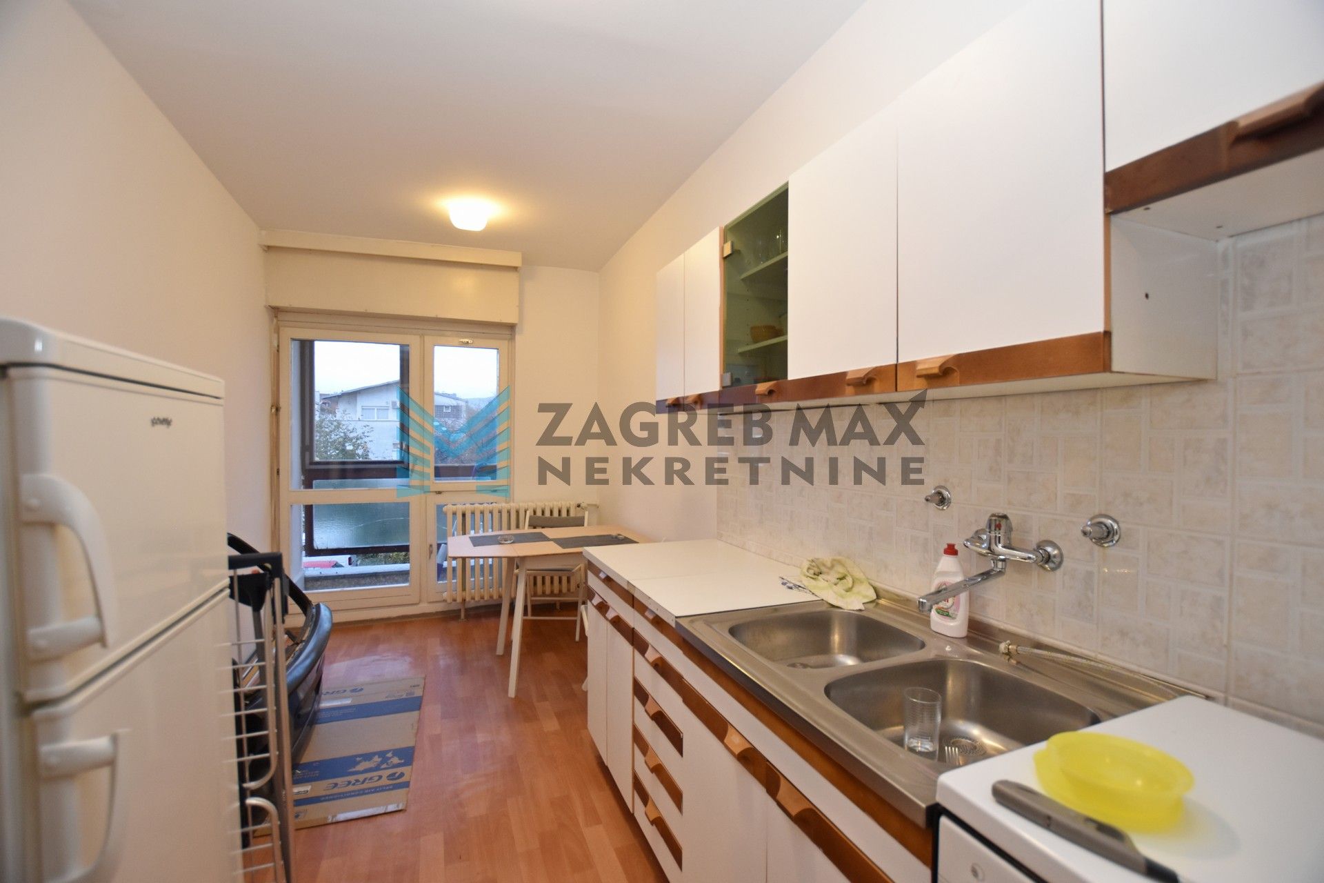 Zagreb - TREŠNJEVKA - Nehajska, odmah useljiv, zgrada s liftom