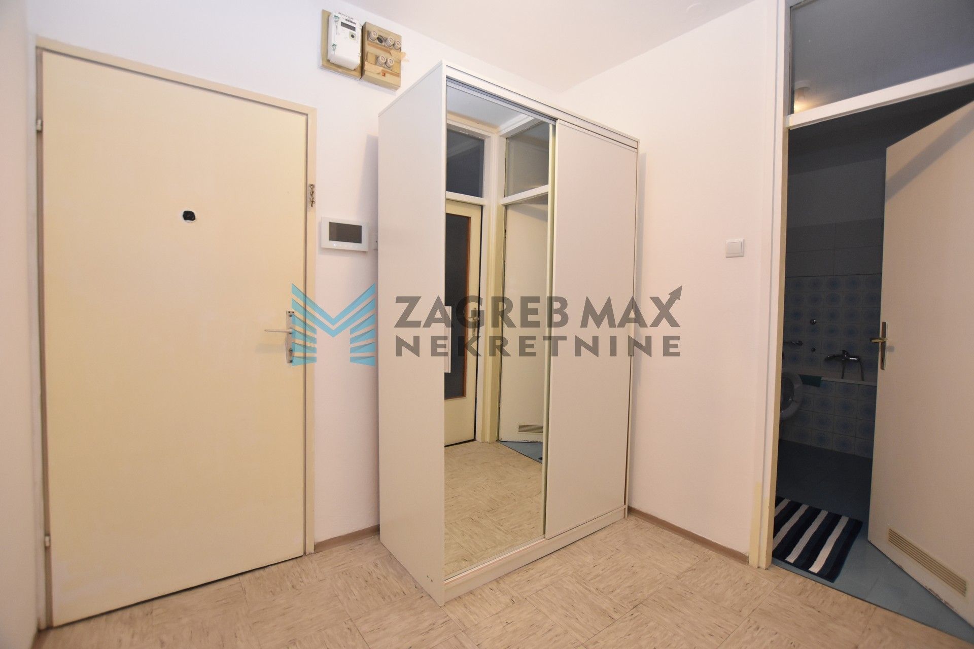 Zagreb - TREŠNJEVKA - Nehajska, odmah useljiv, zgrada s liftom