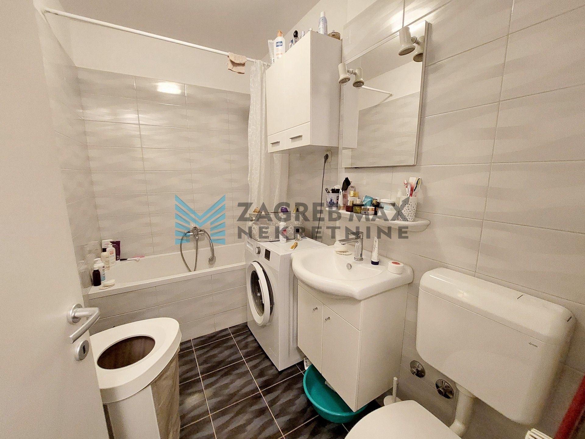 Zagreb - DUGAVE - V.Frane Gotovca - 2-sobni, renoviran, uređen, komforan