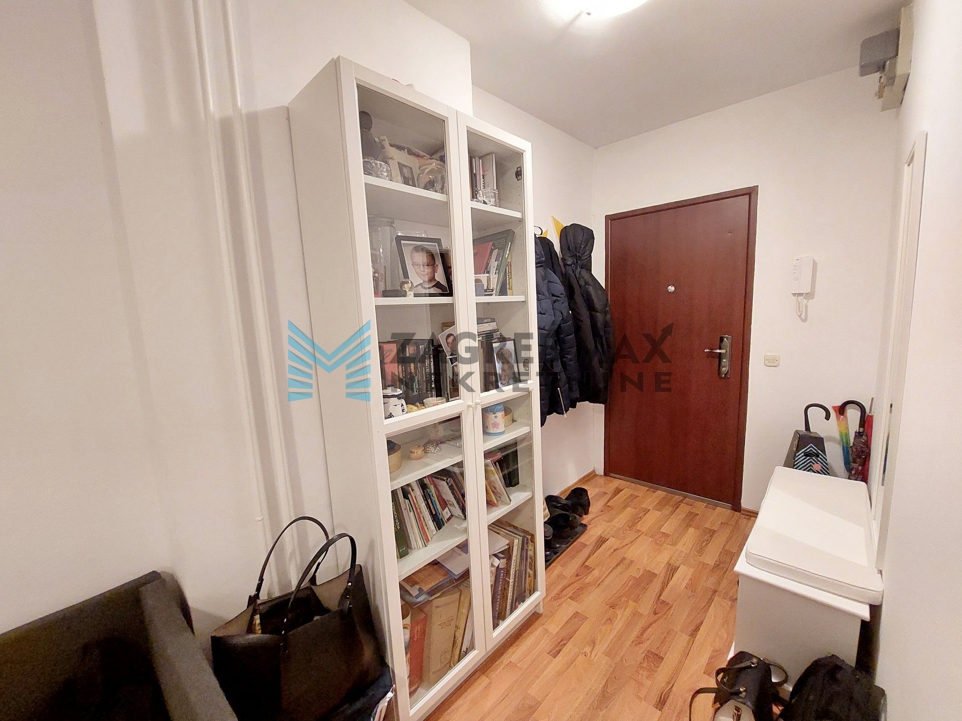 Zagreb - DUGAVE - V.Frane Gotovca - 2-sobni, renoviran, uređen, komforan