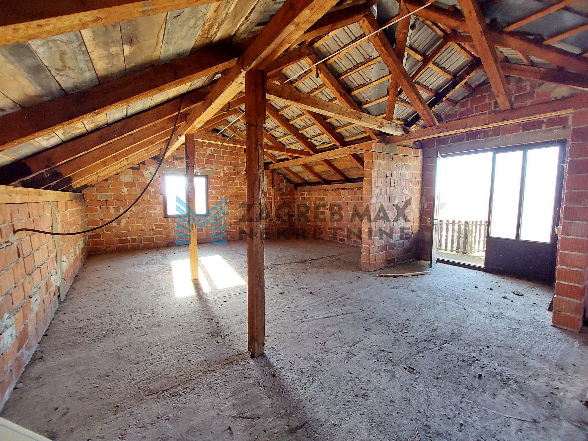 Zagreb - GAREŠNIČKI BRESTOVAC - kuća, gospodarski objekt, dvorište, 1029m2