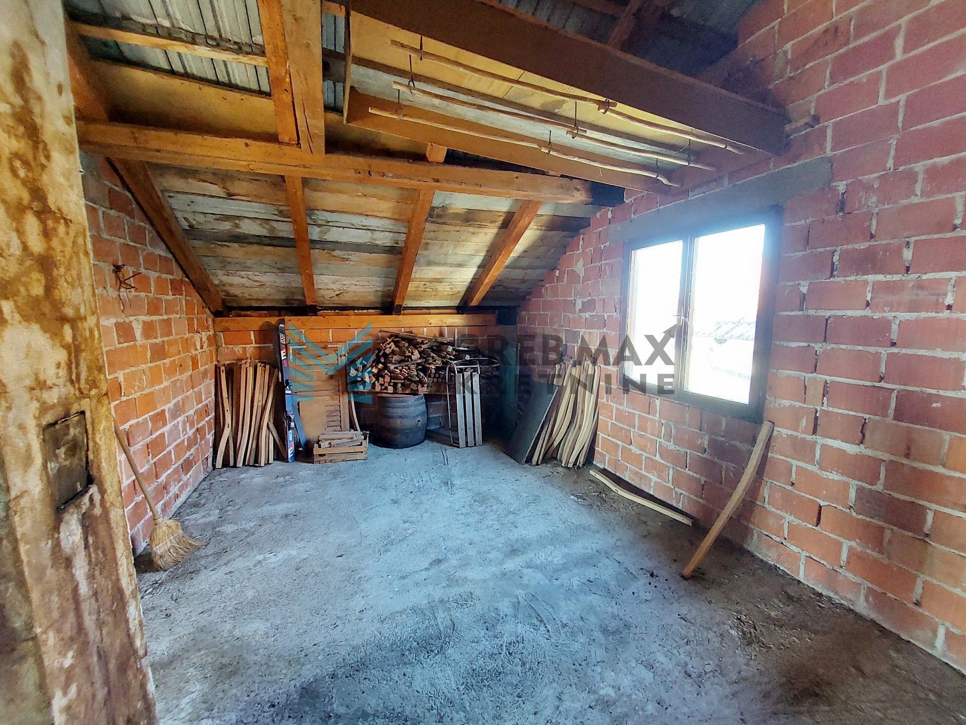 Zagreb - GAREŠNIČKI BRESTOVAC - kuća, gospodarski objekt, dvorište, 1029m2