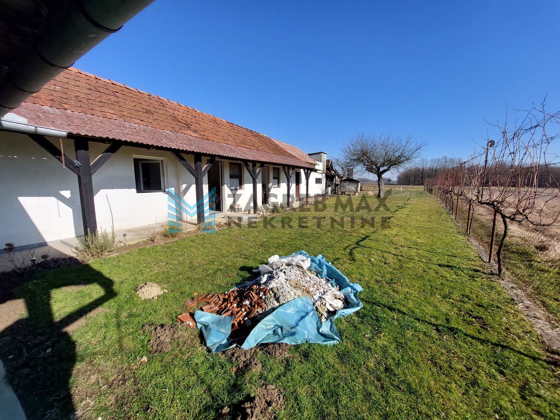 Zagreb - GAREŠNIČKI BRESTOVAC - kuća, gospodarski objekt, dvorište, 1029m2