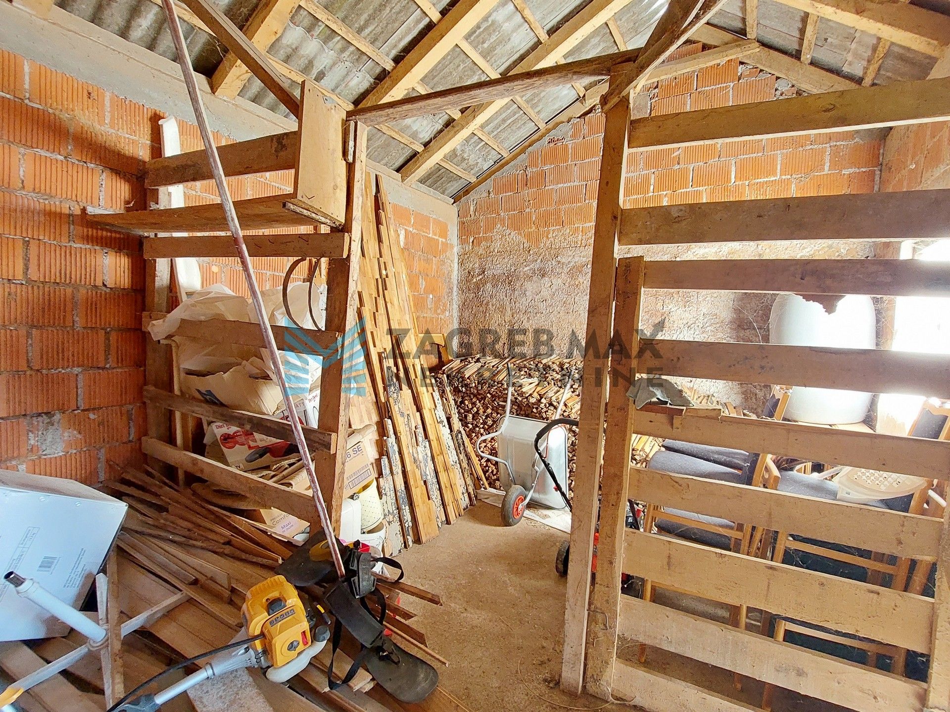 Zagreb - GAREŠNIČKI BRESTOVAC - kuća, gospodarski objekt, dvorište, 1029m2